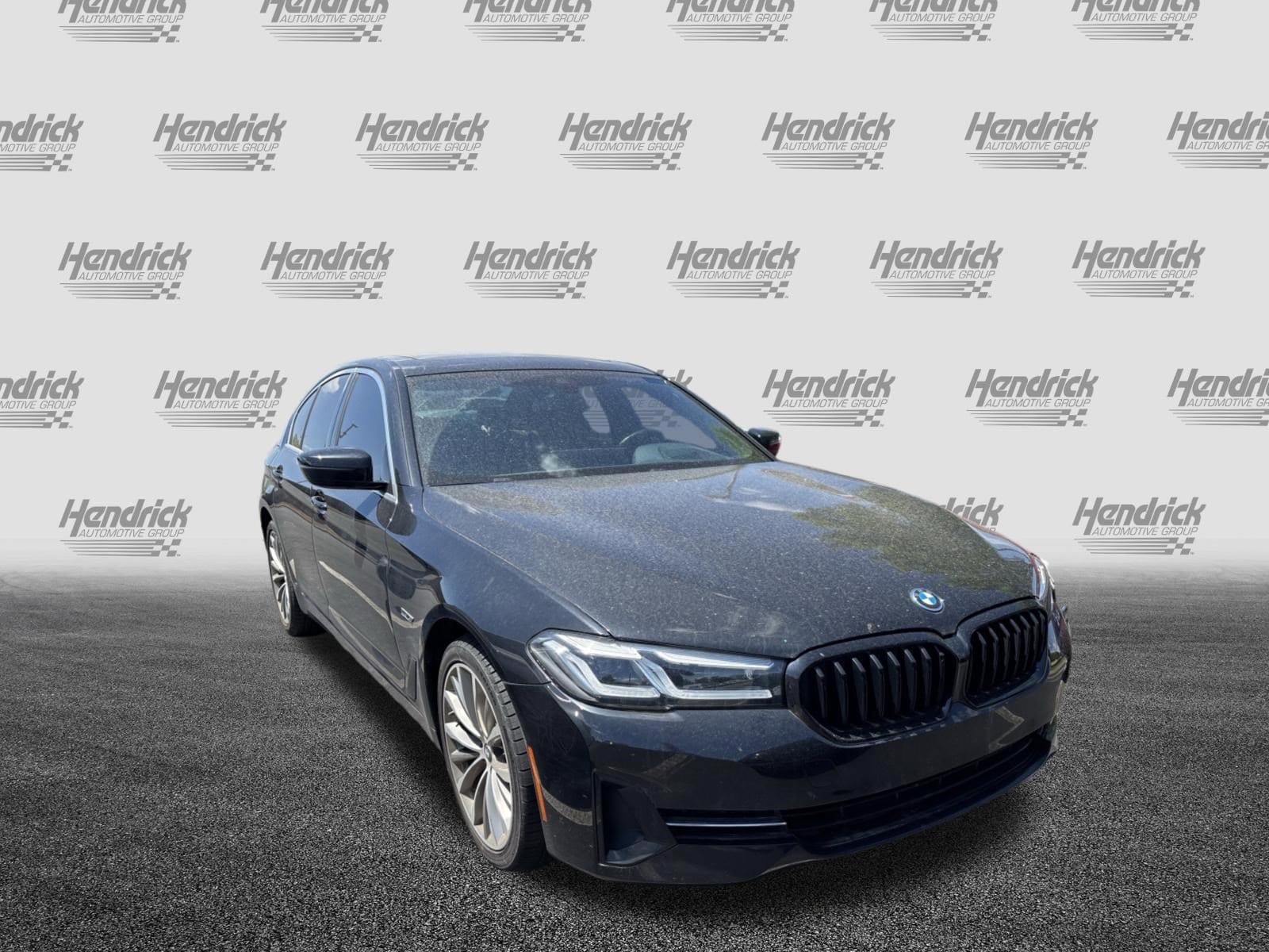 2023 BMW 5 Series 530e photo 4
