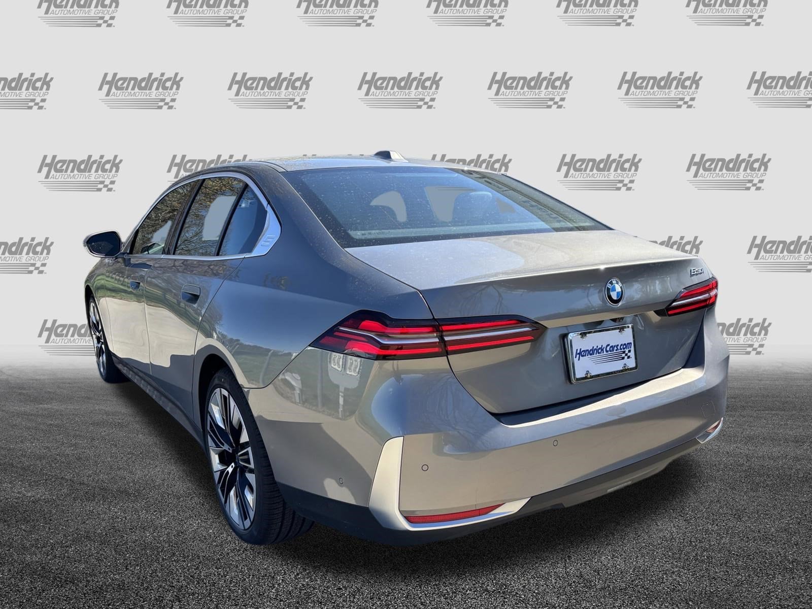 2025 BMW 5 Series 530i photo 3