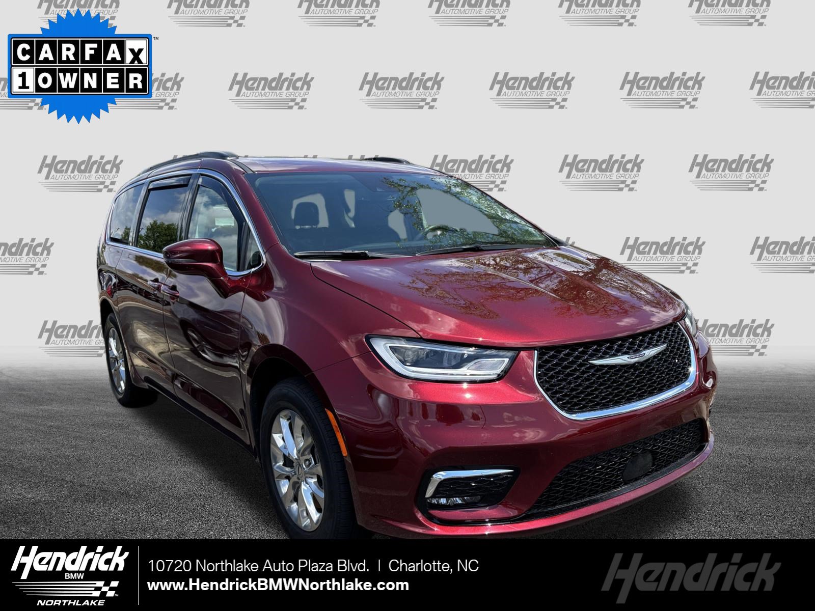 2022 Chrysler Pacifica Touring L's photo