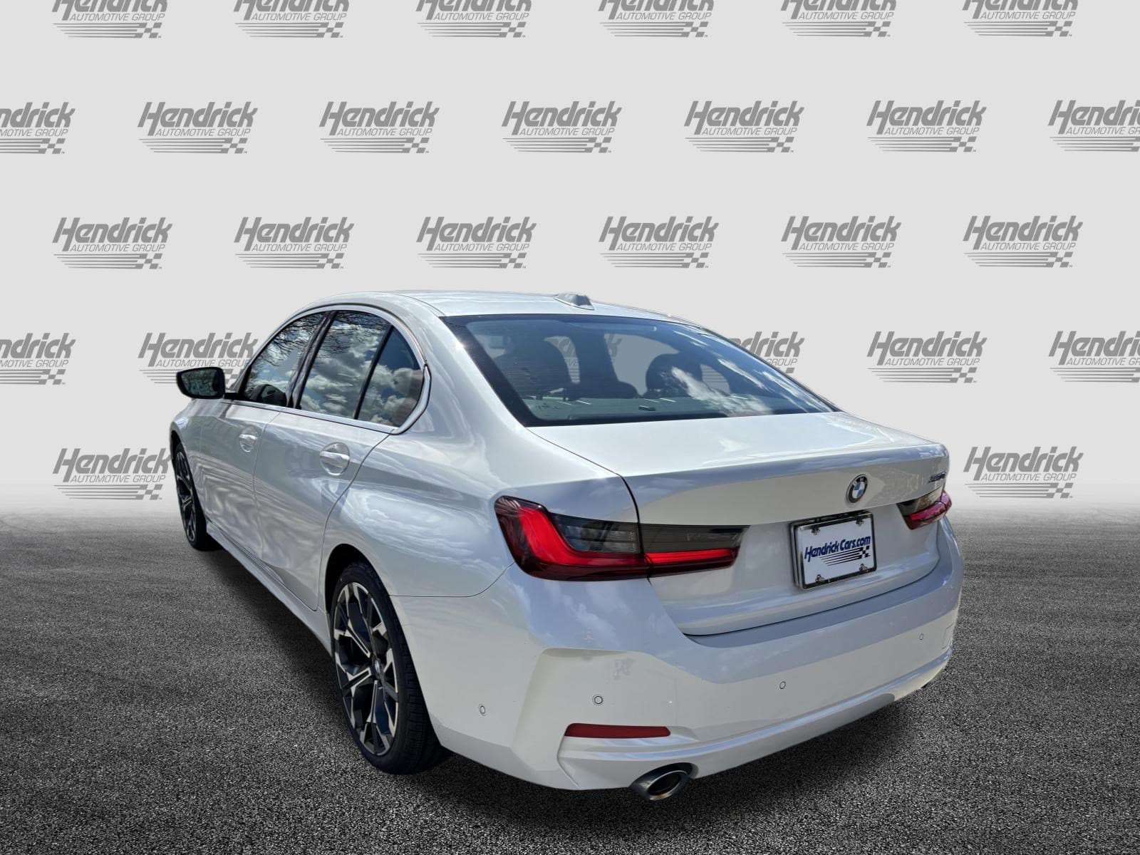 2025 BMW 3 Series 330i photo 3