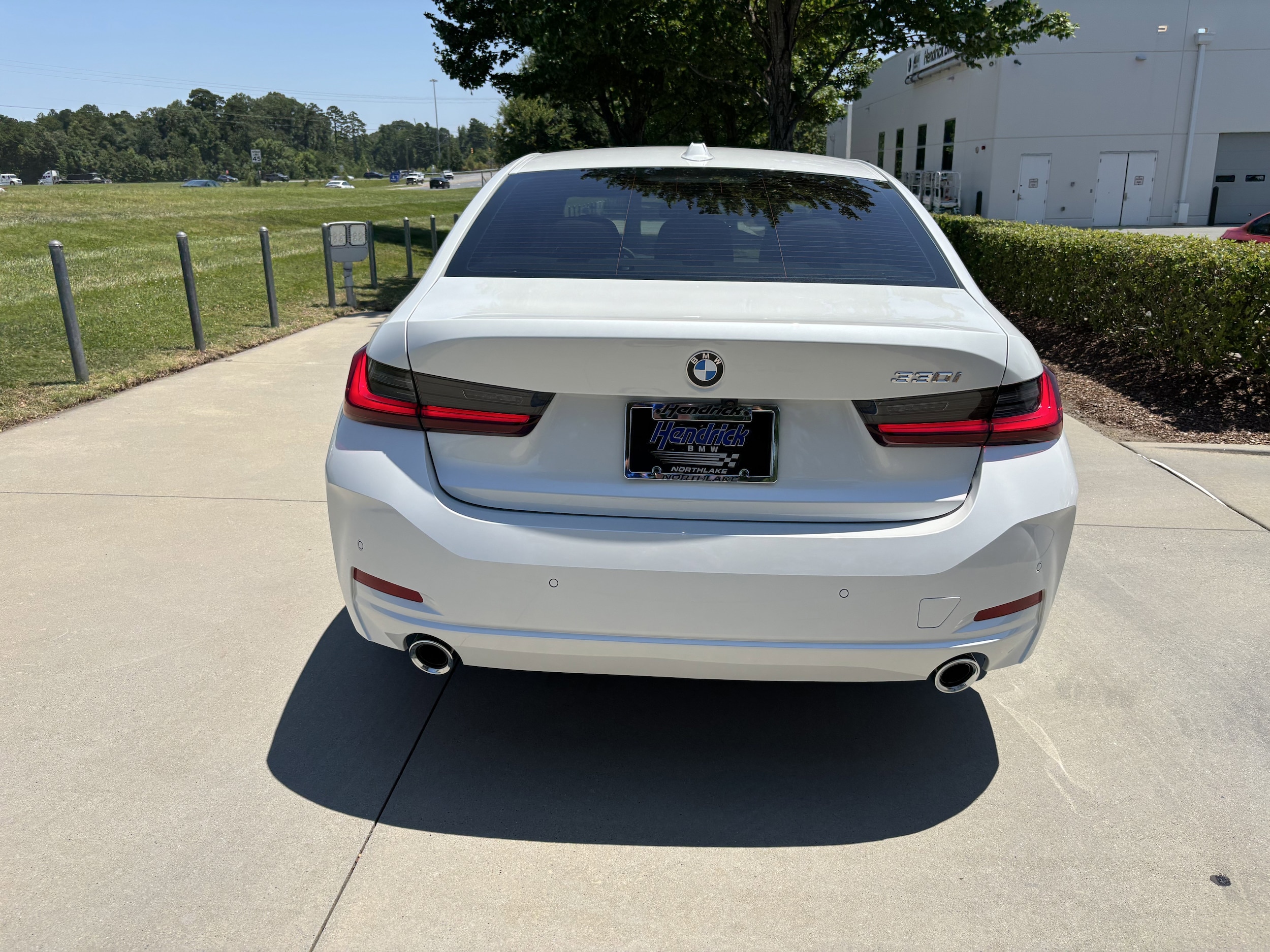 2025 BMW 3 Series 330i photo 3