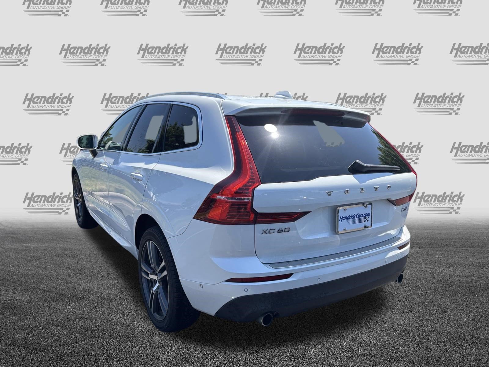 2018 Volvo XC60 Momentum photo 3