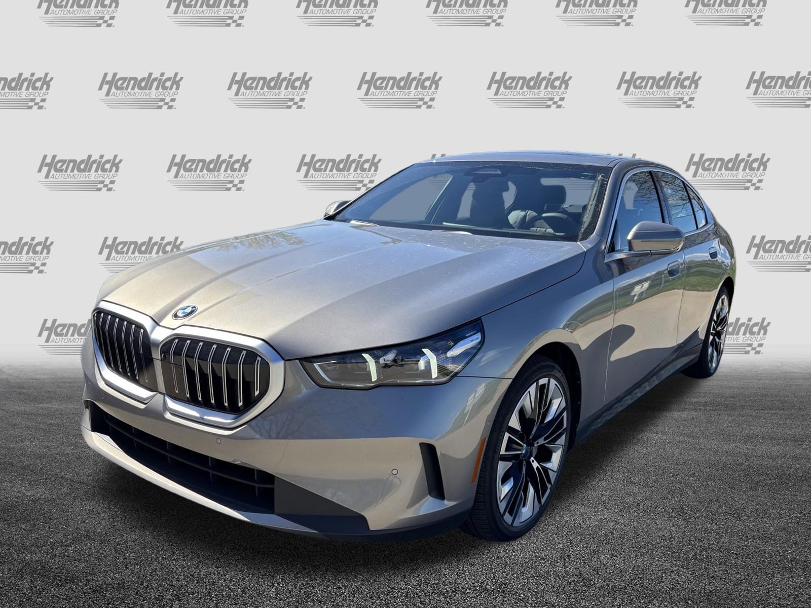 2025 BMW 5 Series 530i photo 4