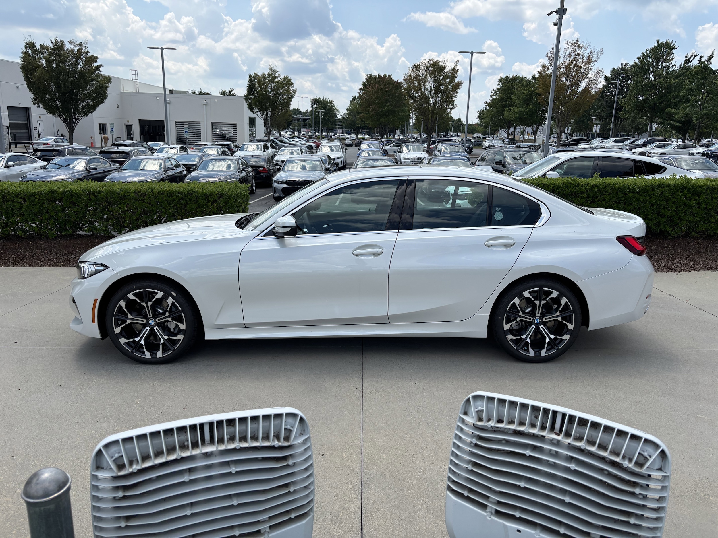 2025 BMW 3 Series 330i photo 5