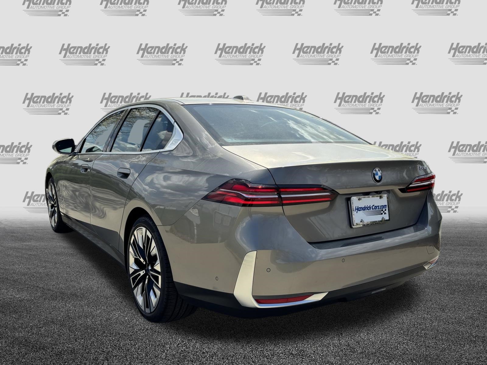 2026 BMW 5 Series 530i photo 3