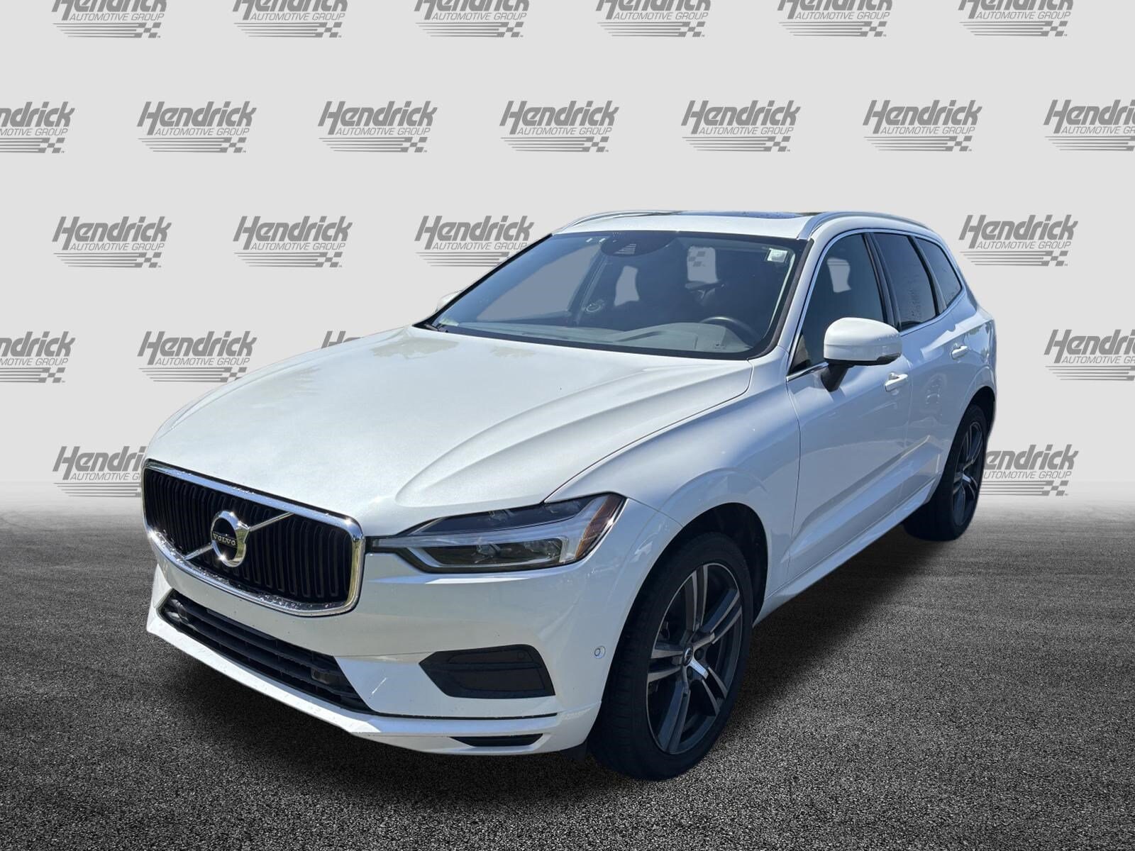 2018 Volvo XC60 Momentum photo 4
