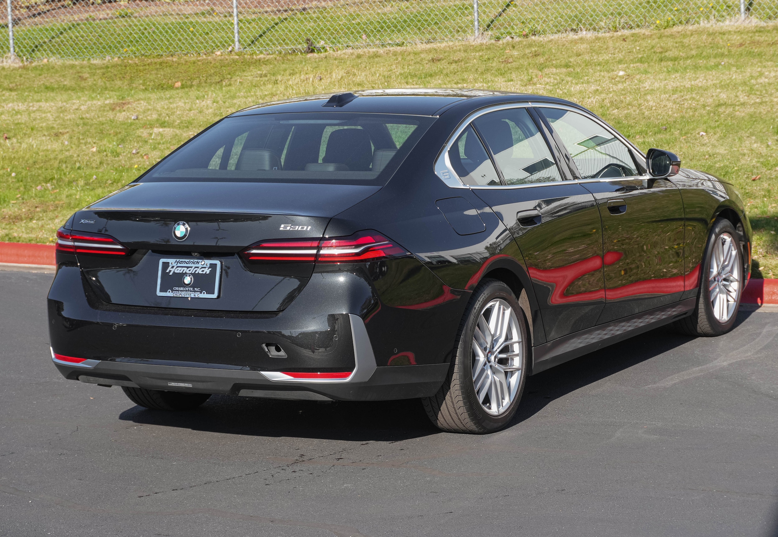 2025 BMW 5 Series 530i xDrive photo 3