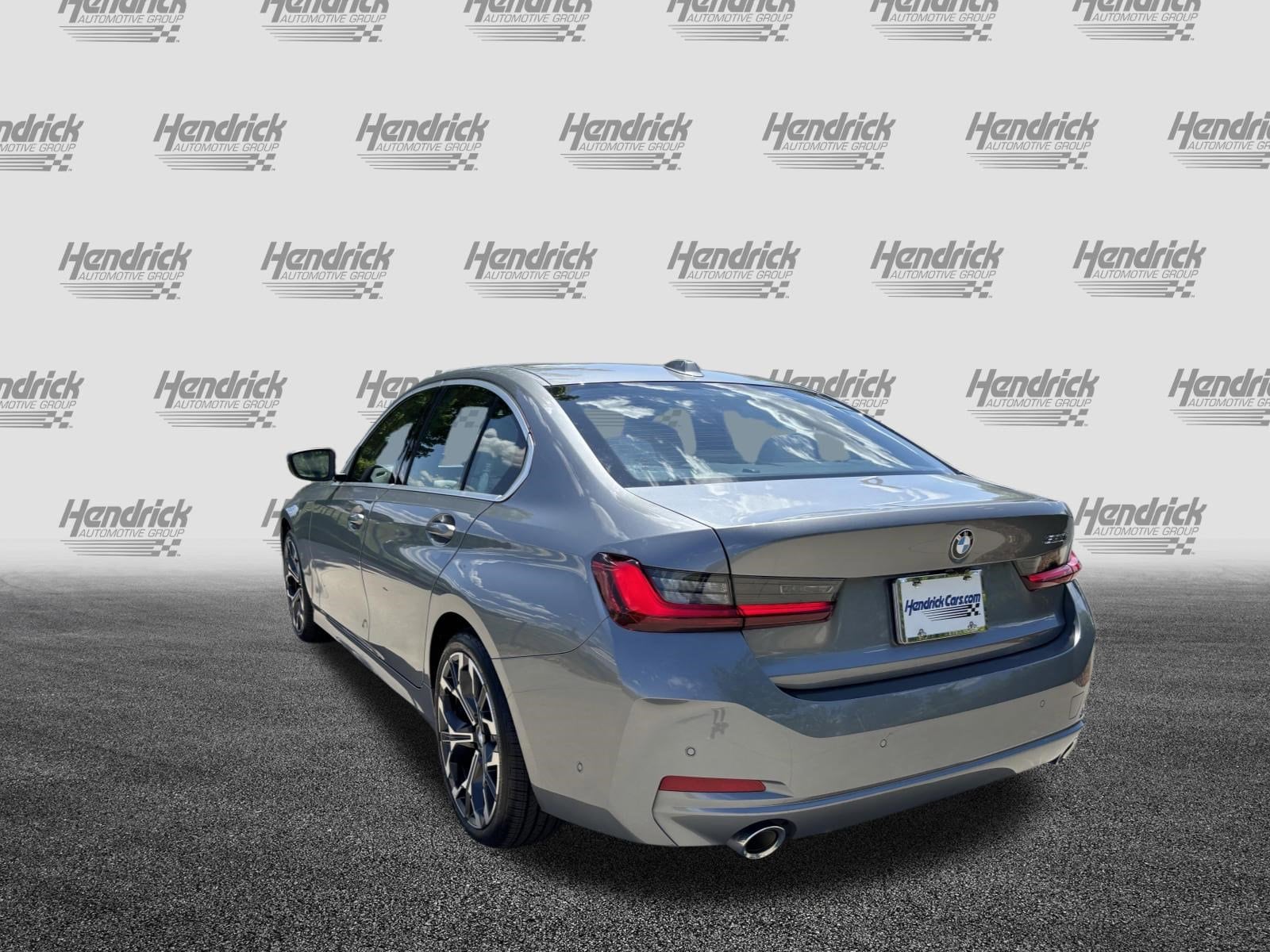 2025 BMW 3 Series 330i photo 3