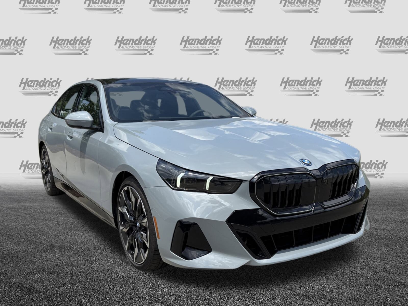 2026 Bmw 550e 550e xDrive photo 2