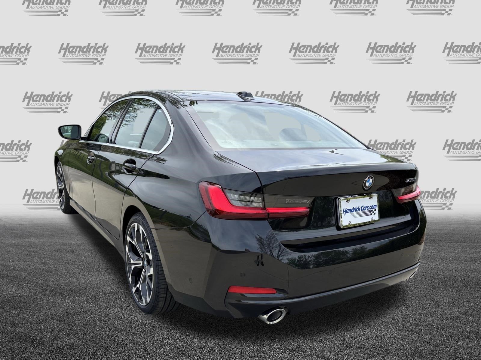 2025 BMW 3 Series 330i photo 3