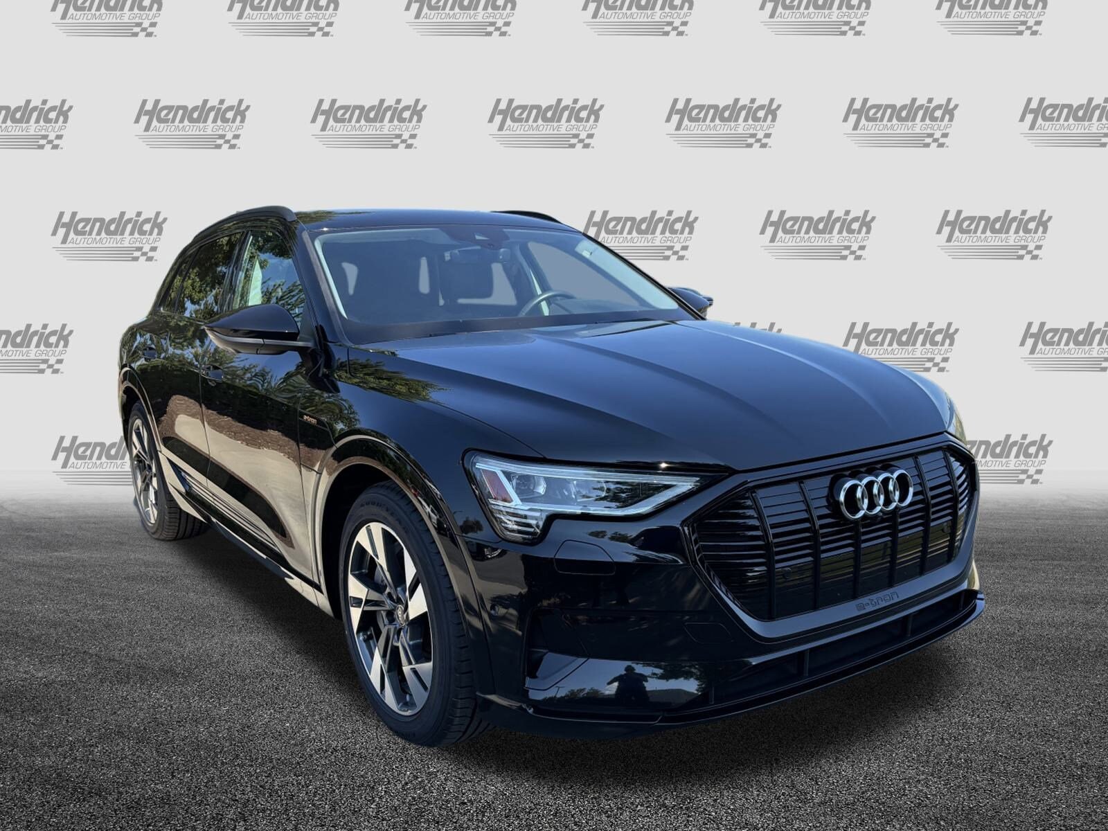 2021 Audi e-tron Premium photo 2
