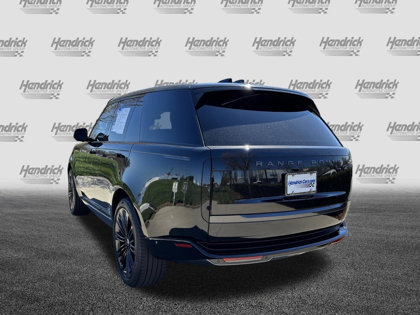 2025 Land Rover Range Rover SE photo 6