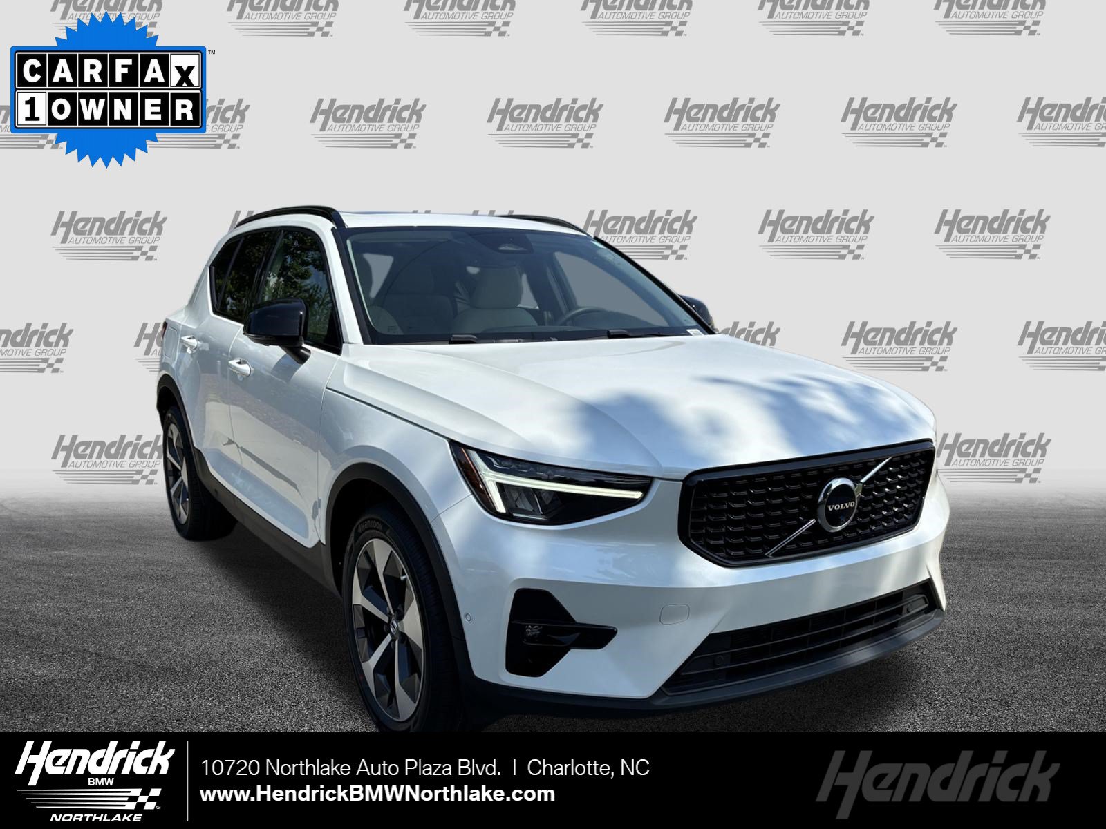 2023 Volvo XC40 Plus Dark Theme