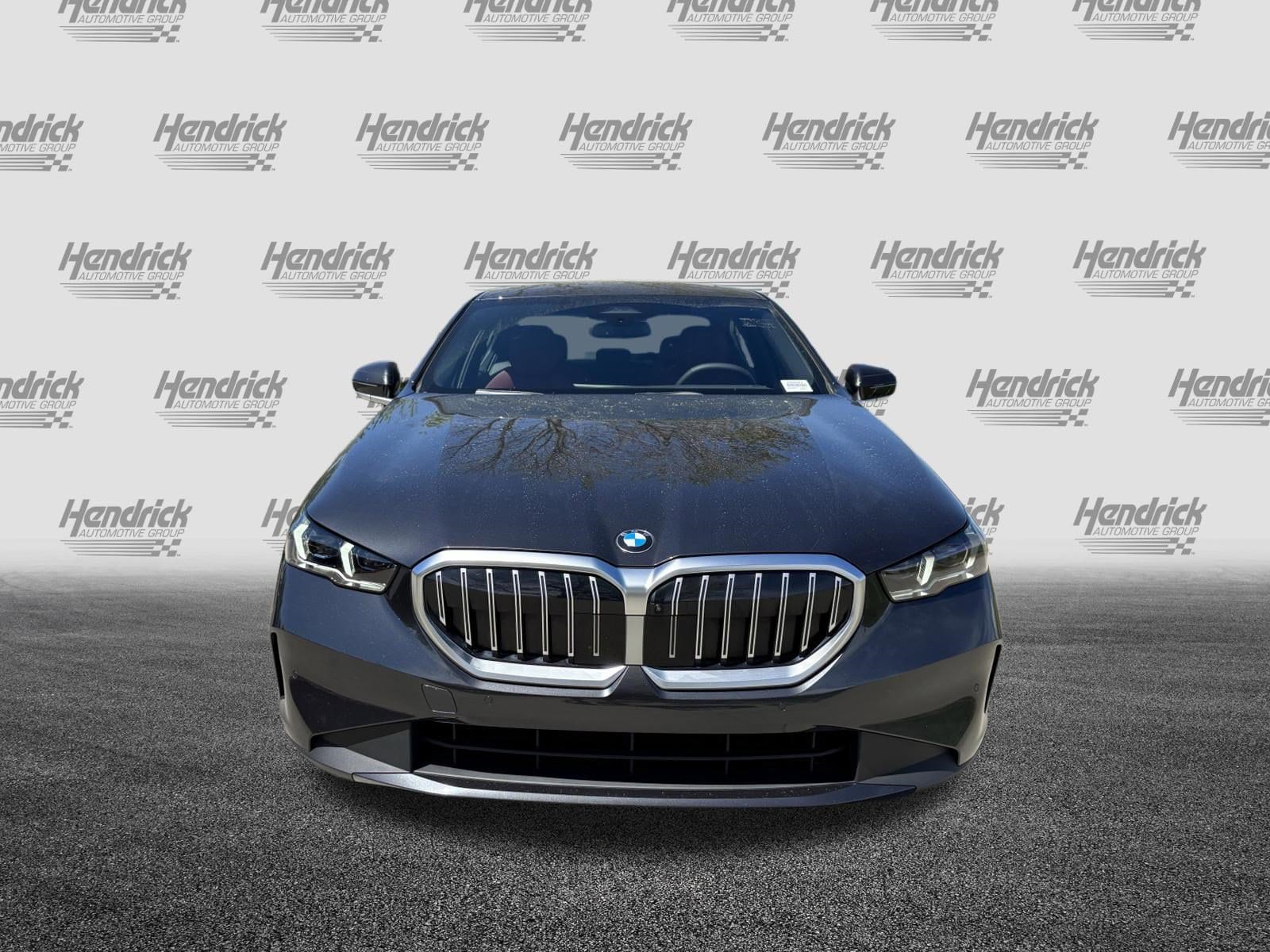 2025 BMW 5 Series 530i photo 2