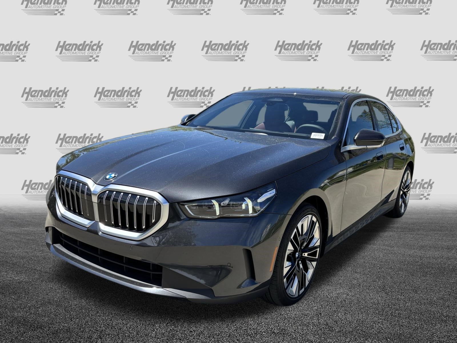 2025 BMW 5 Series 530i photo 6