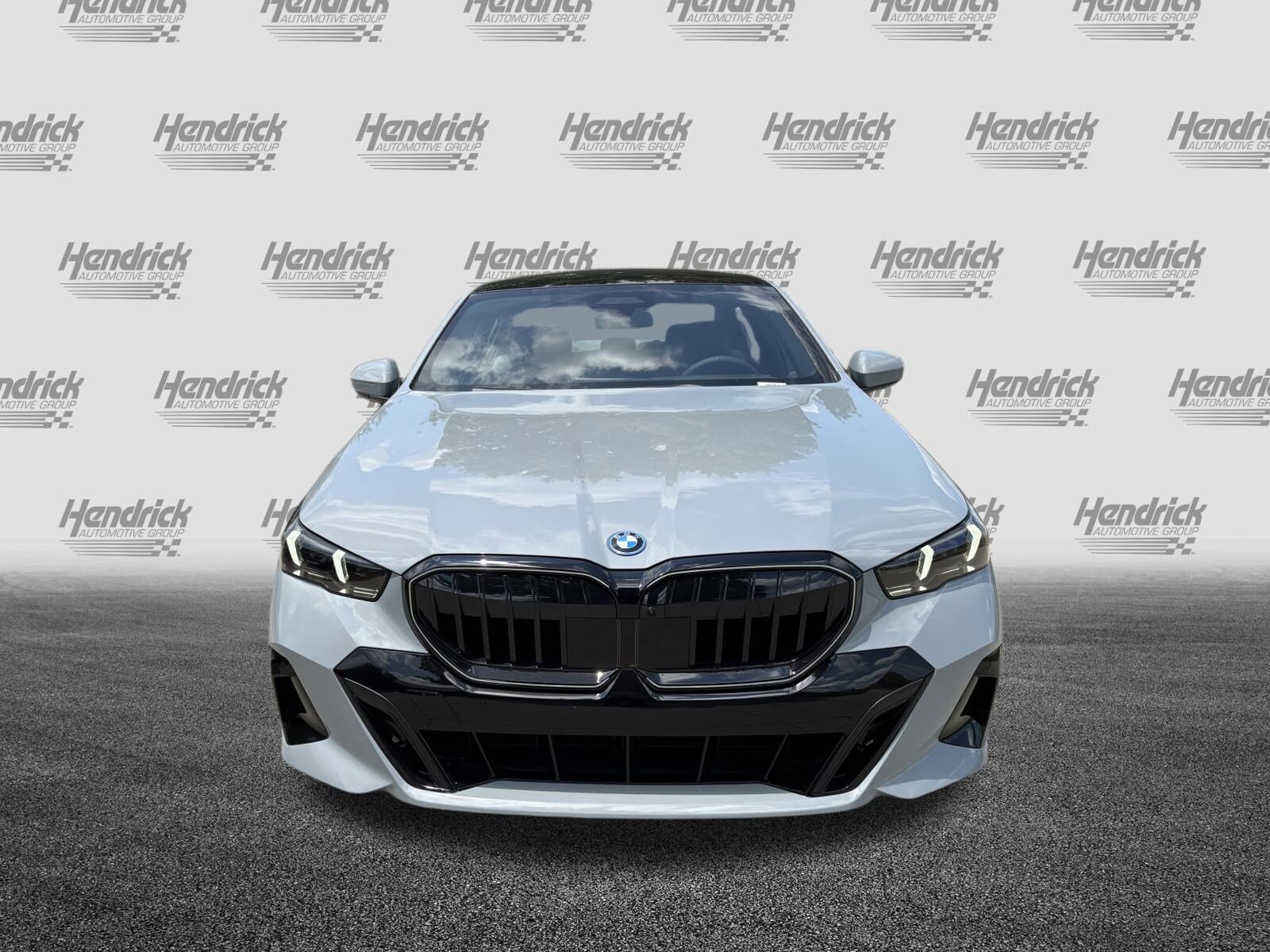 2026 Bmw 550e 550e xDrive photo 3