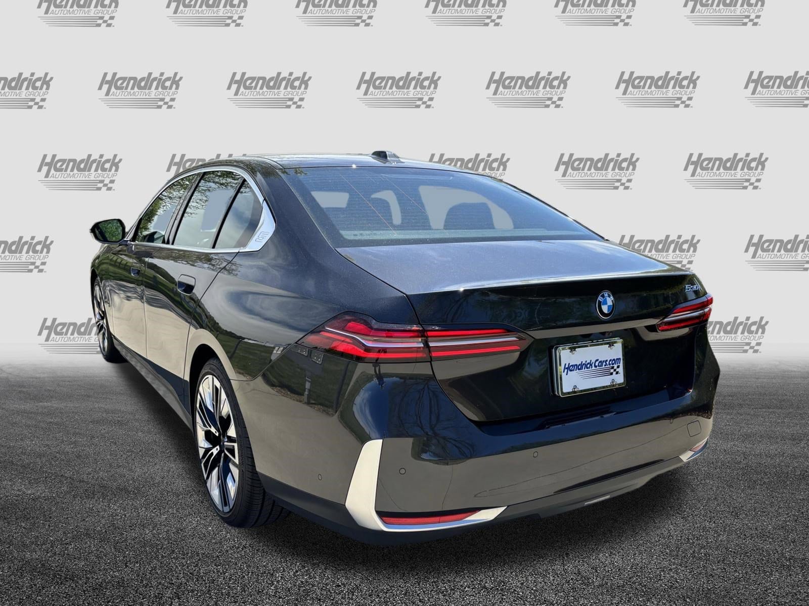 2025 BMW 5 Series 530i photo 3