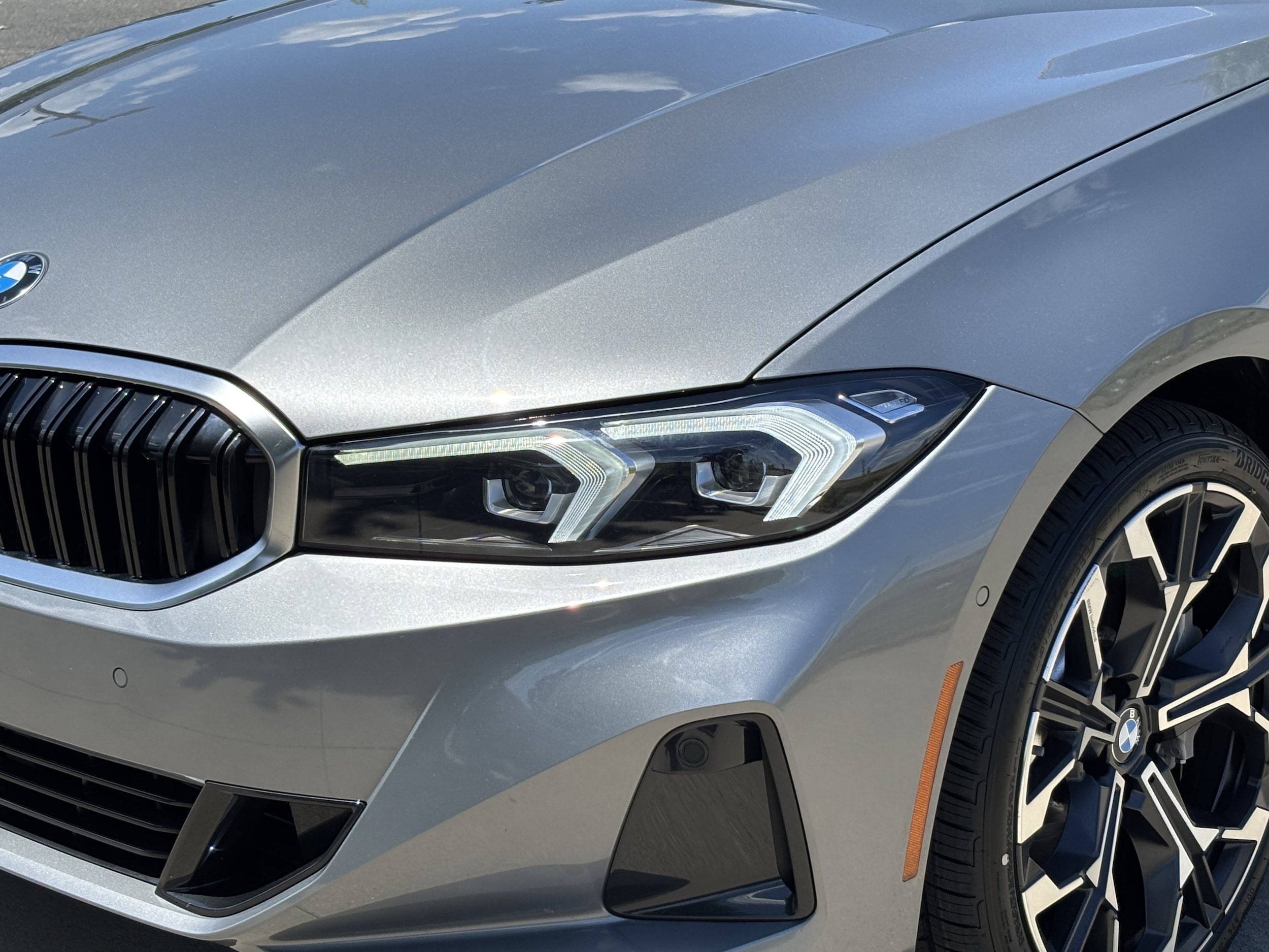 2025 BMW 3 Series 330i photo 5