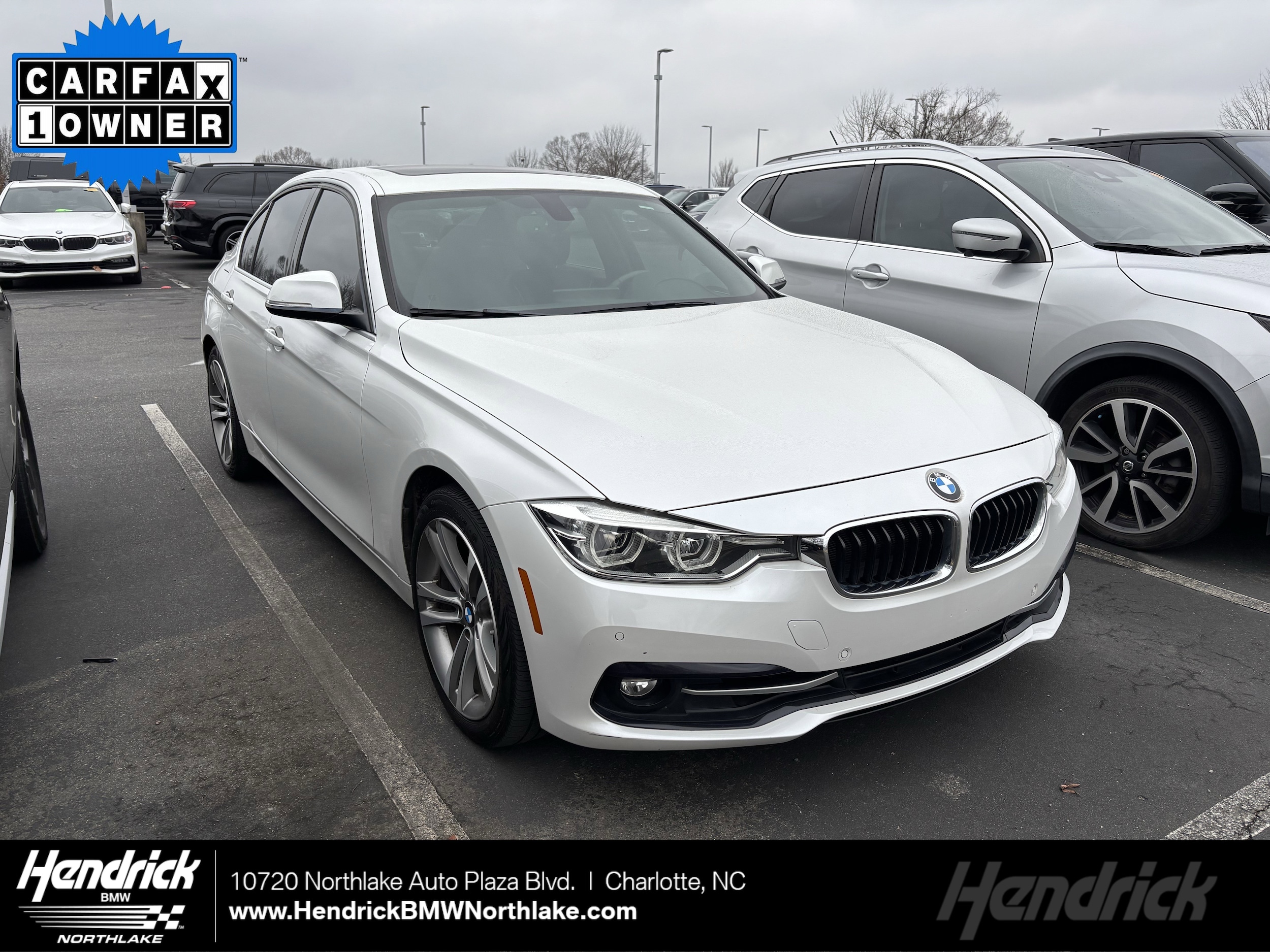 2017 BMW 3 Series 330i's photo