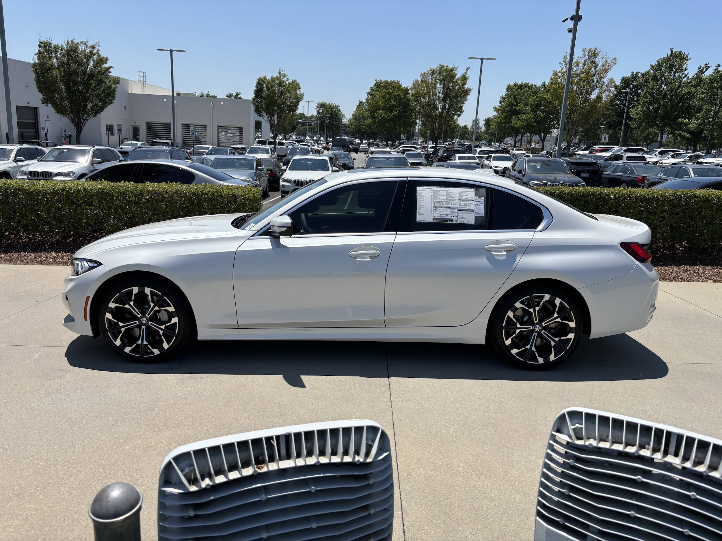2025 BMW 3 Series 330i photo 5