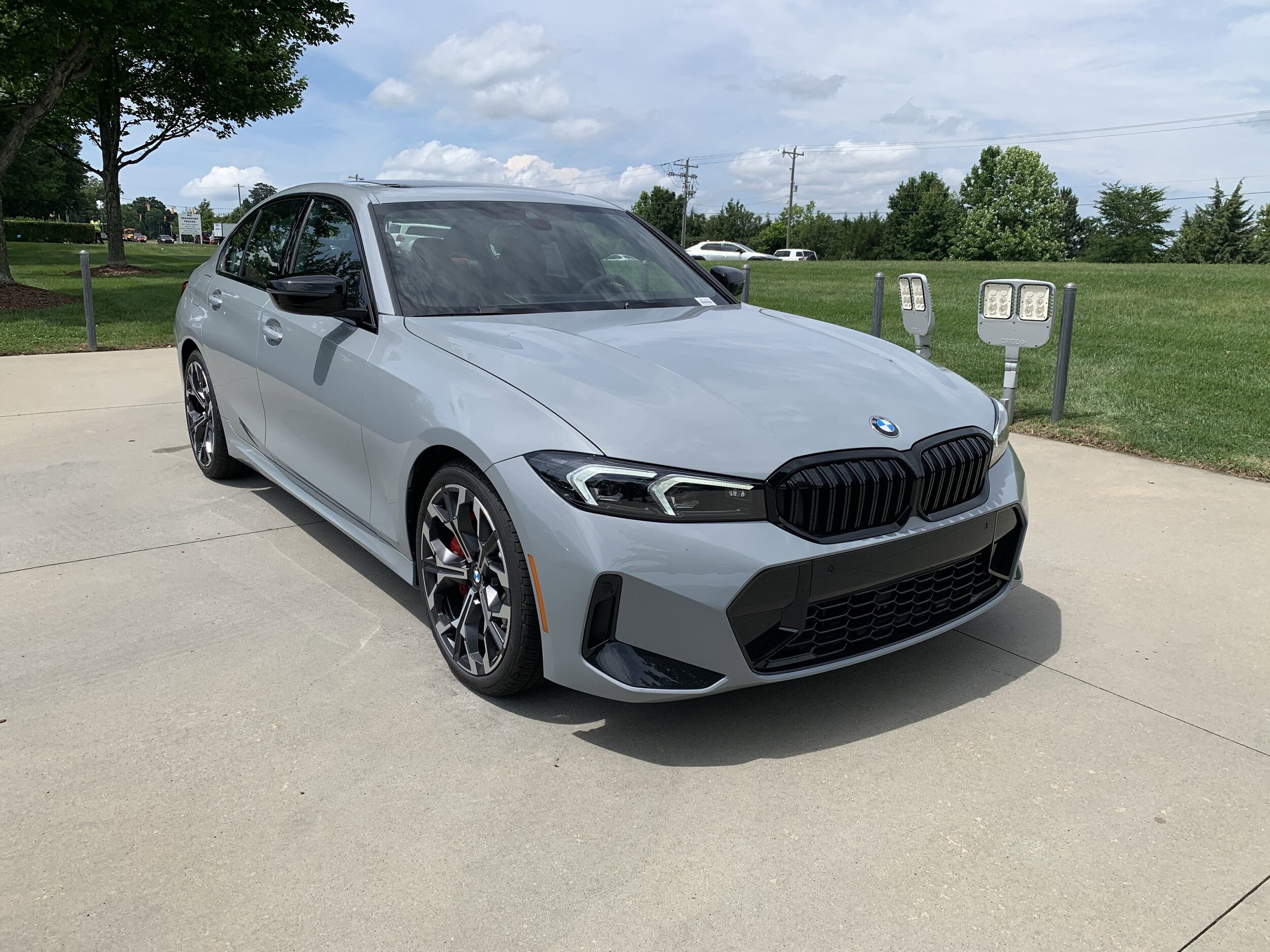 2025 Bmw 330i photo 2