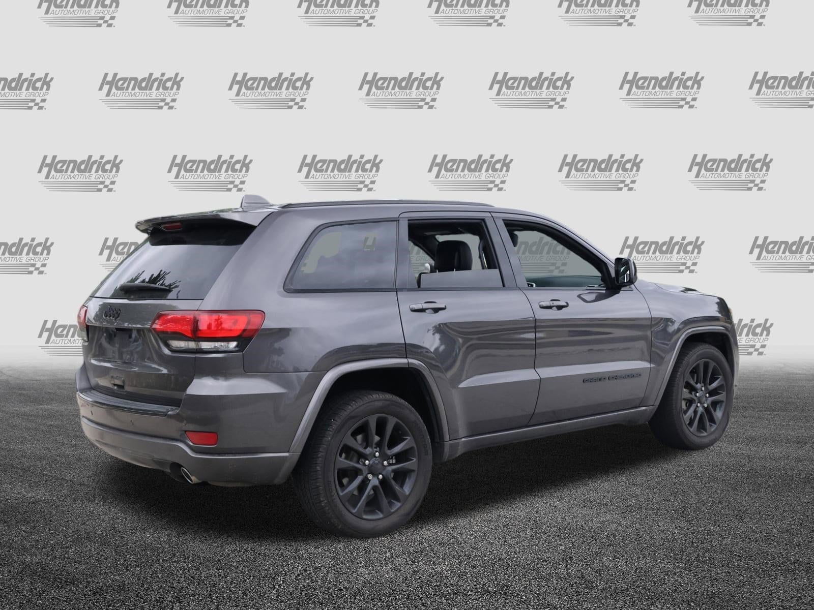 2018 Jeep Grand Cherokee Altitude photo 3
