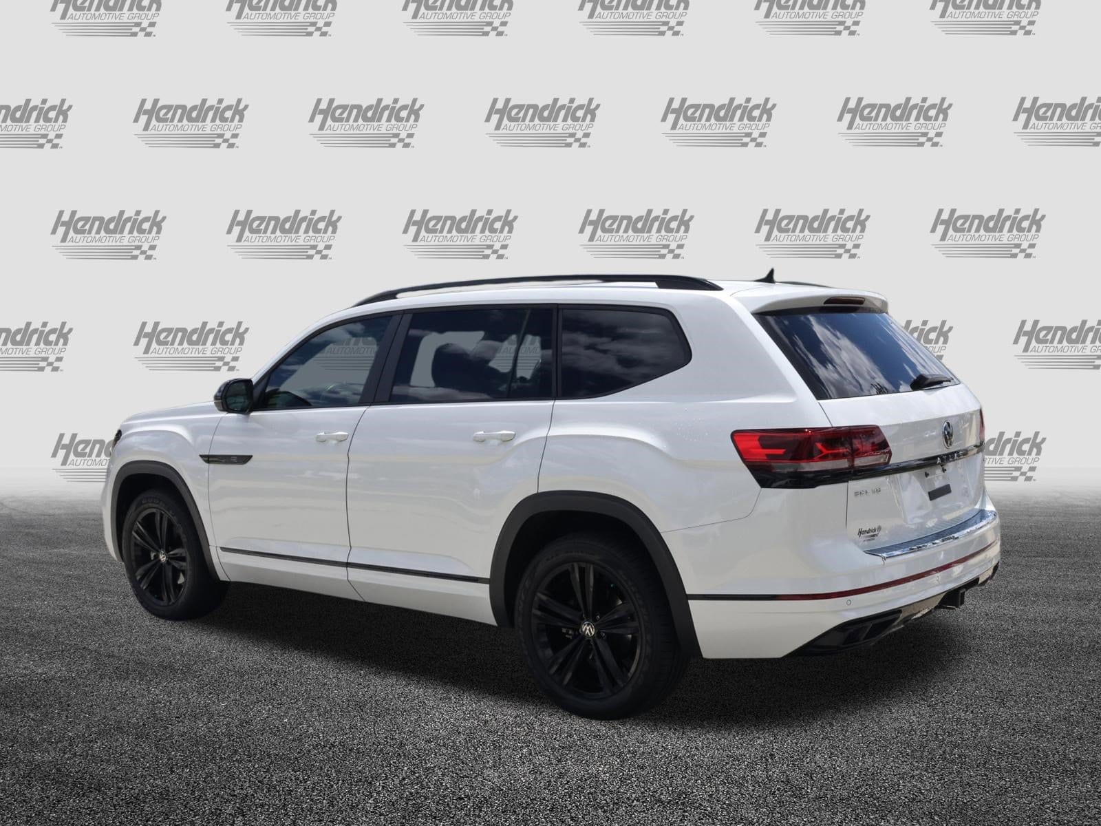 2023 Volkswagen Atlas 3.6L V6 SEL R-Line Black 4MOTION photo 5
