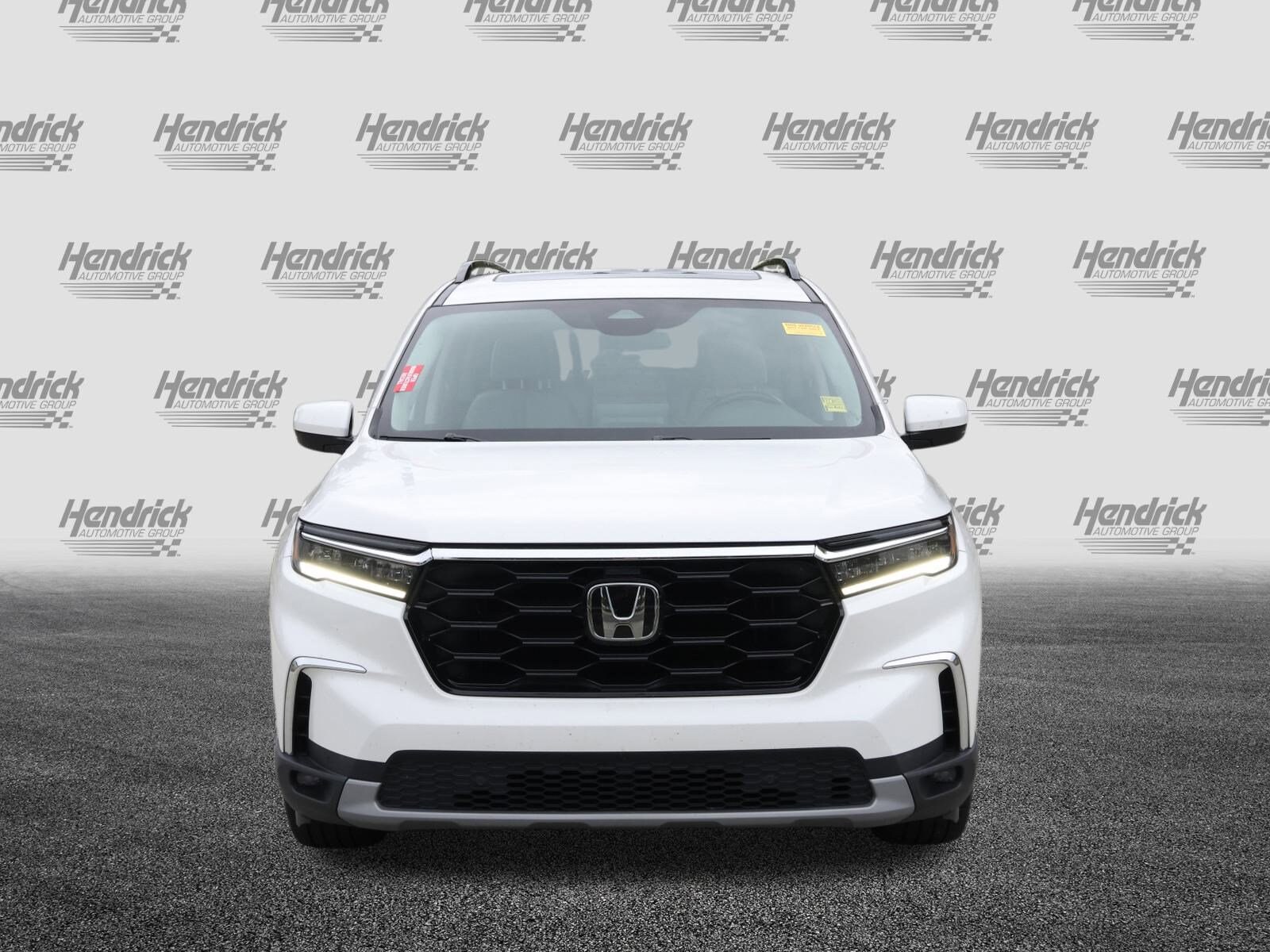 2023 Honda Pilot Touring photo 2