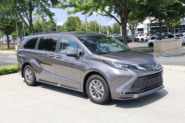 2024 Toyota Sienna XLE Van Passenger Van