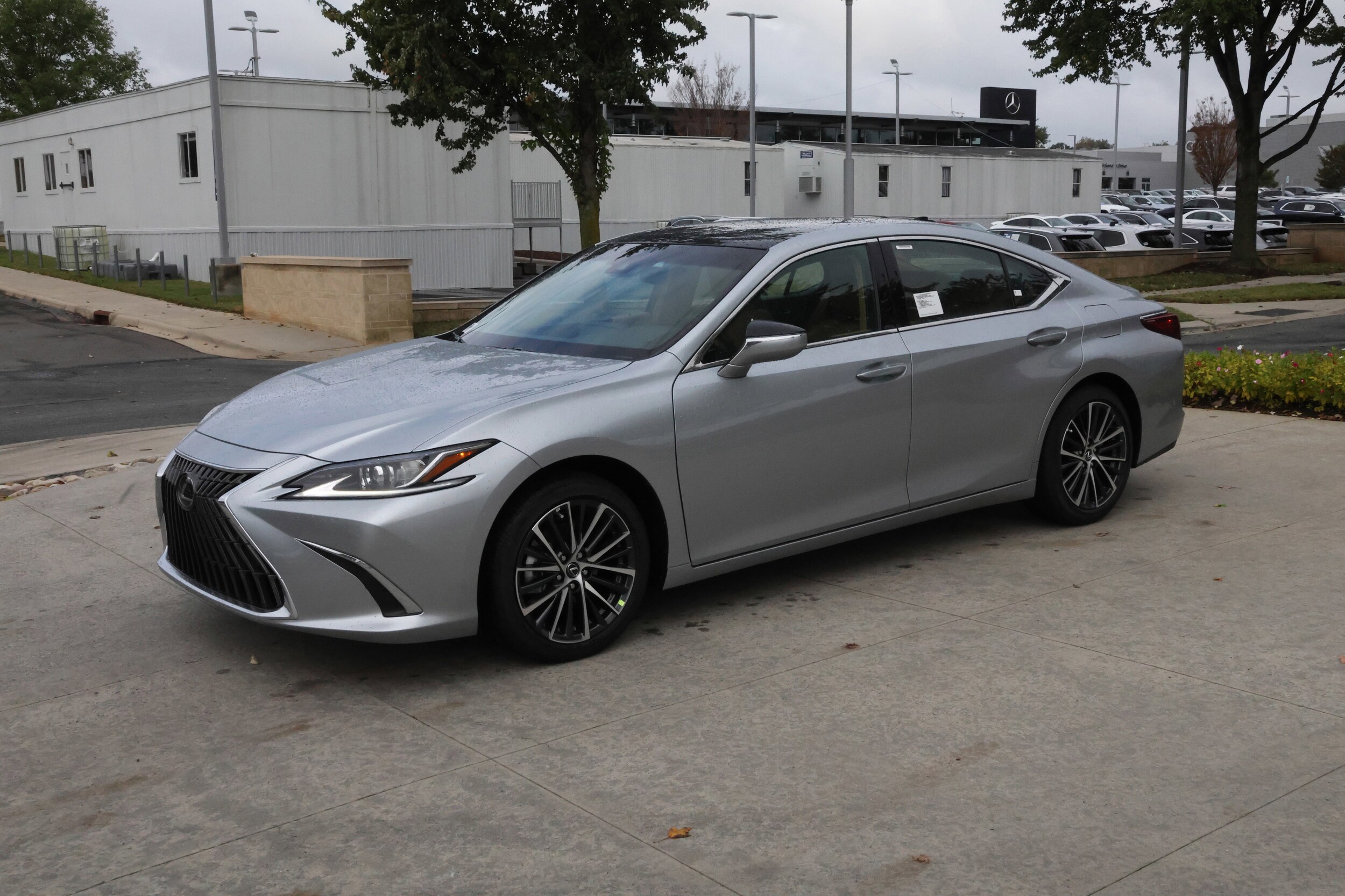 2025 Lexus ES 350 photo 3