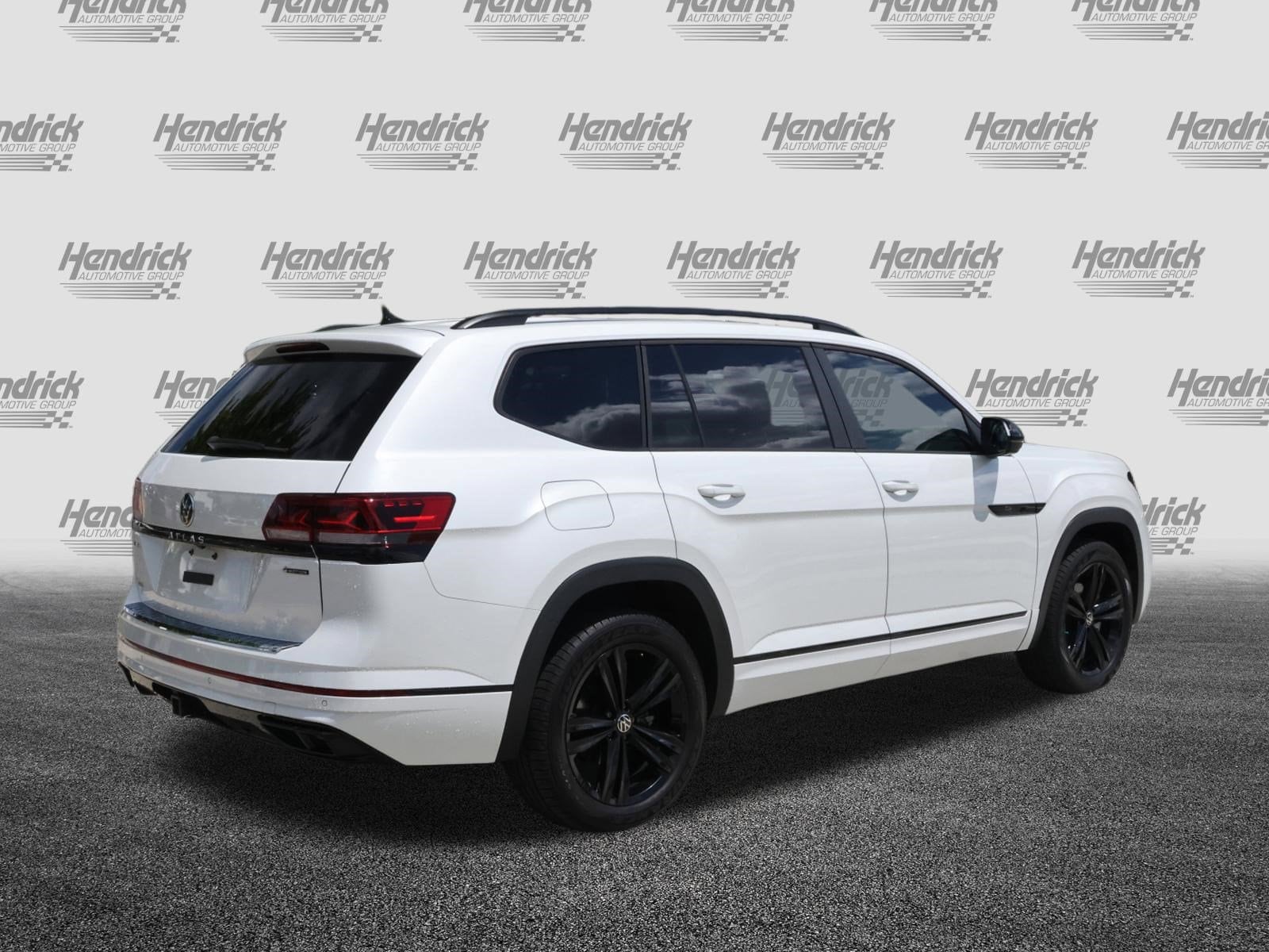 2023 Volkswagen Atlas 3.6L V6 SEL R-Line Black 4MOTION photo 3