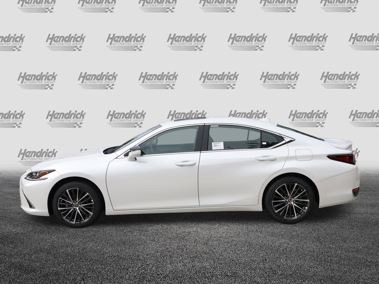 2025 Lexus ES 300h photo 3