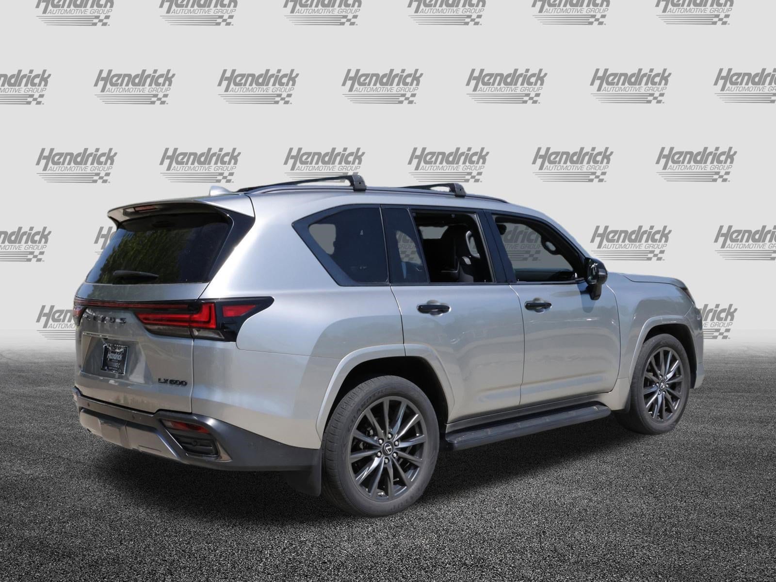 2022 LEXUS LX 600 Luxury photo 3