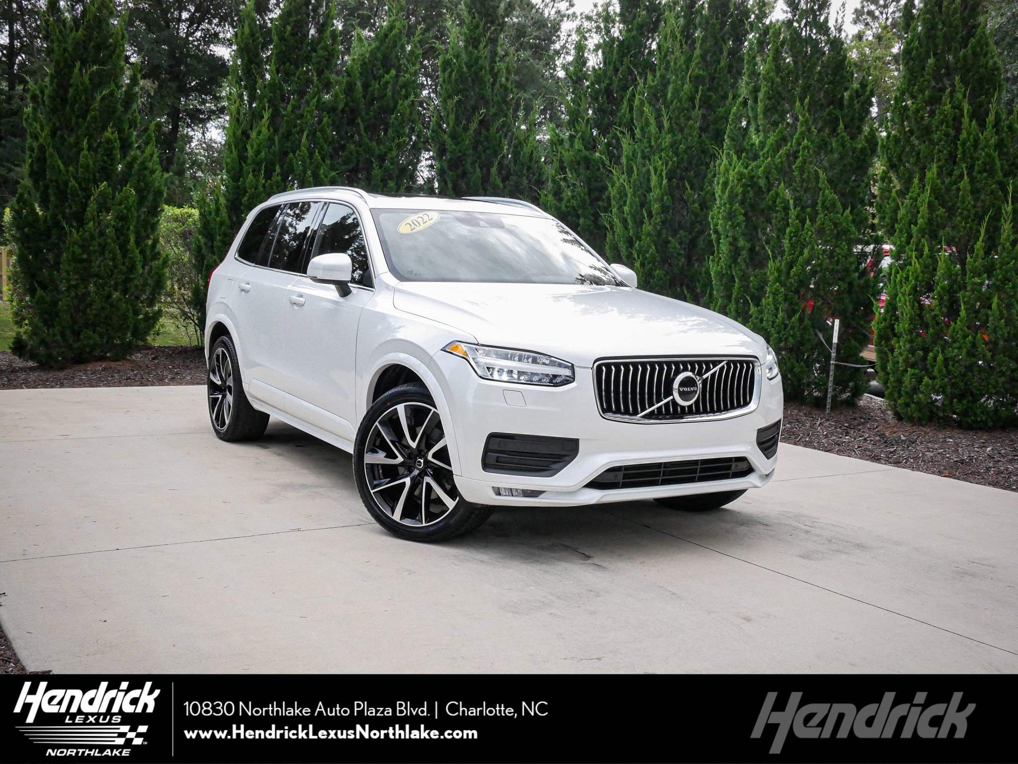 2022 Volvo XC90 Momentum's photo