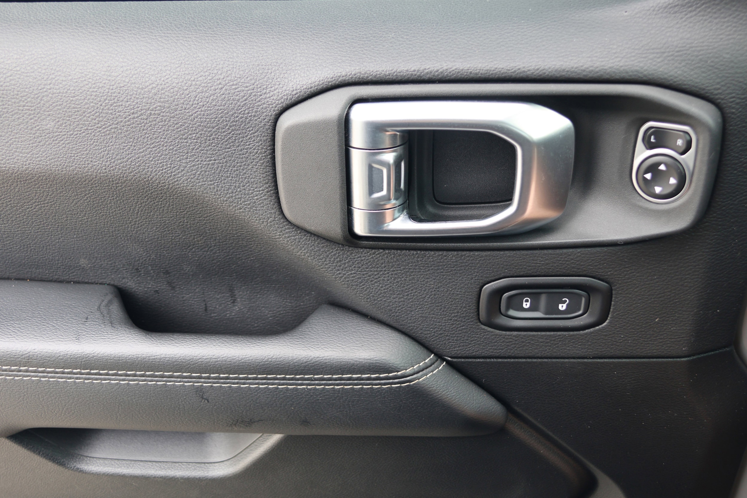 2021 Jeep Gladiator Overland photo 6