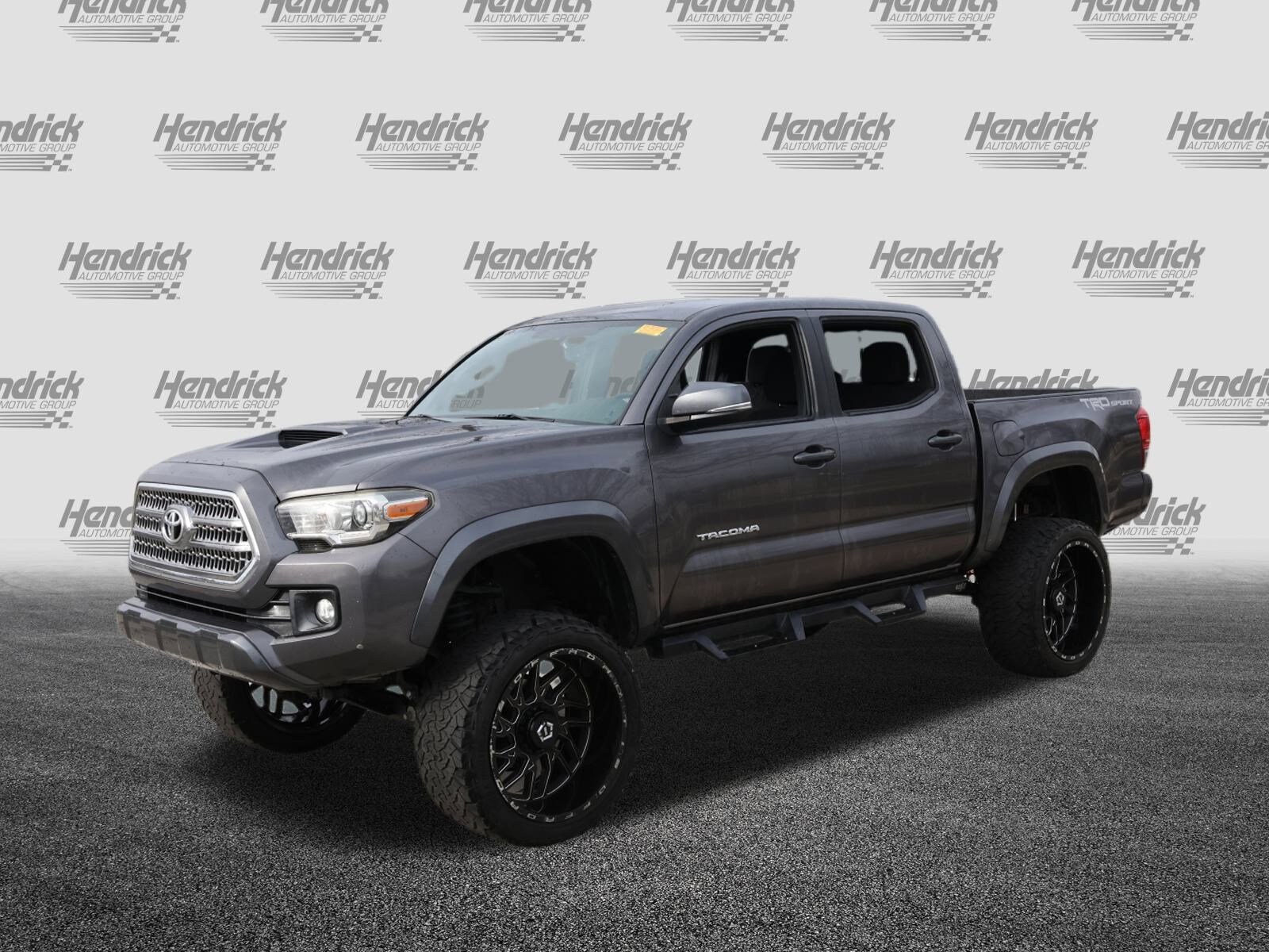 2017 Toyota Tacoma TRD Sport photo 4