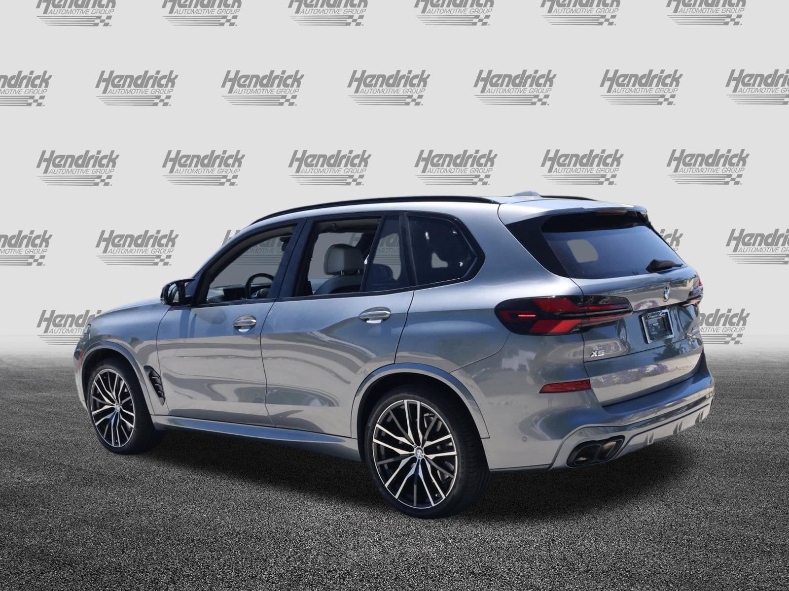 2024 BMW X5 M60i photo 4