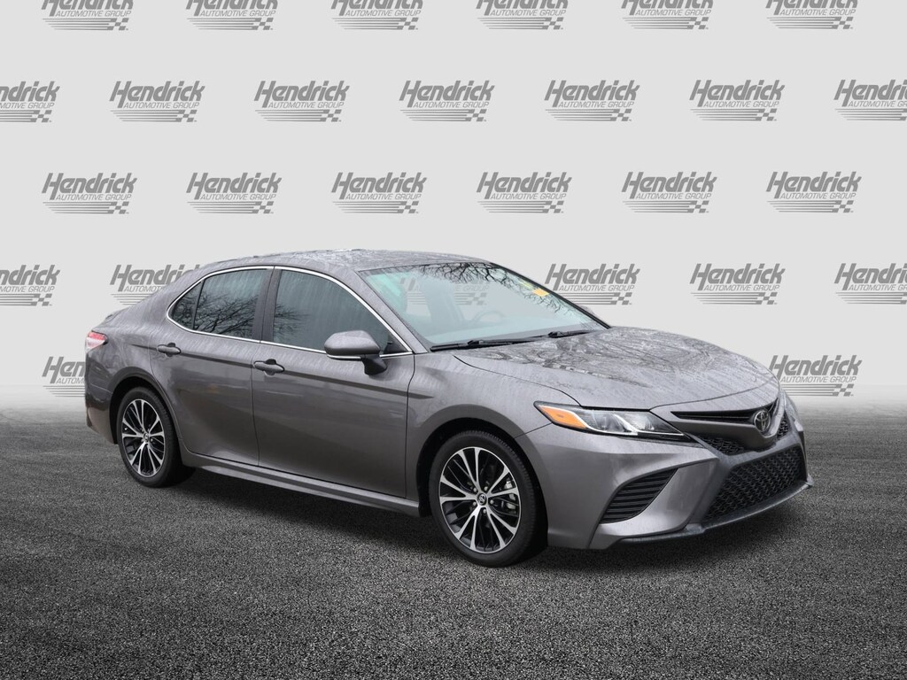 Used 2020 Toyota Camry SE Sedan
