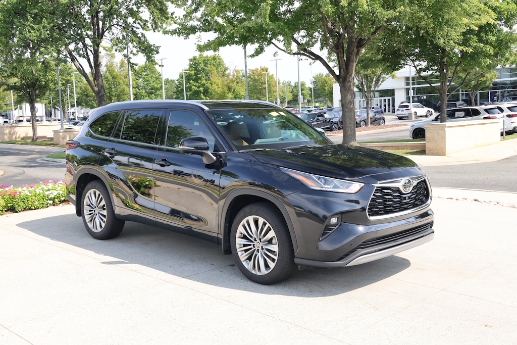 Used 2025 Toyota Highlander Platinum SUV