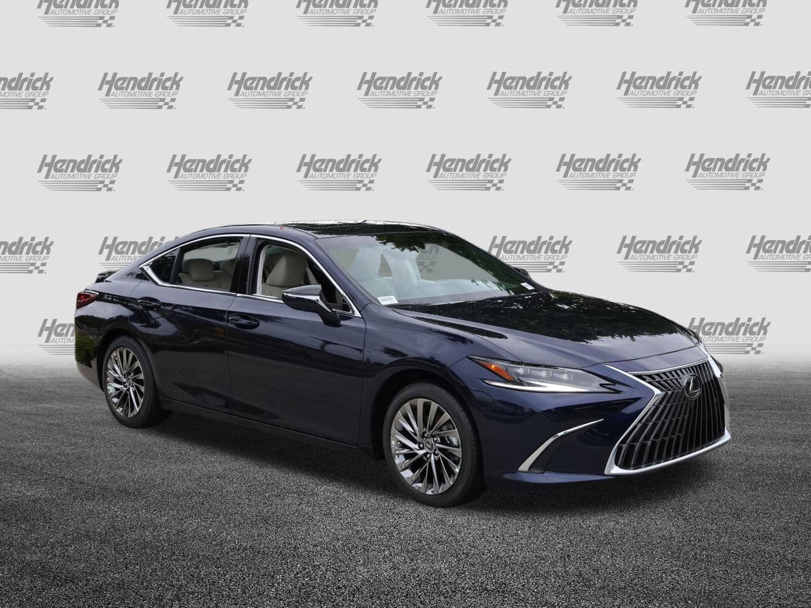 2025 Lexus ES 300h Ultra Luxury photo 2