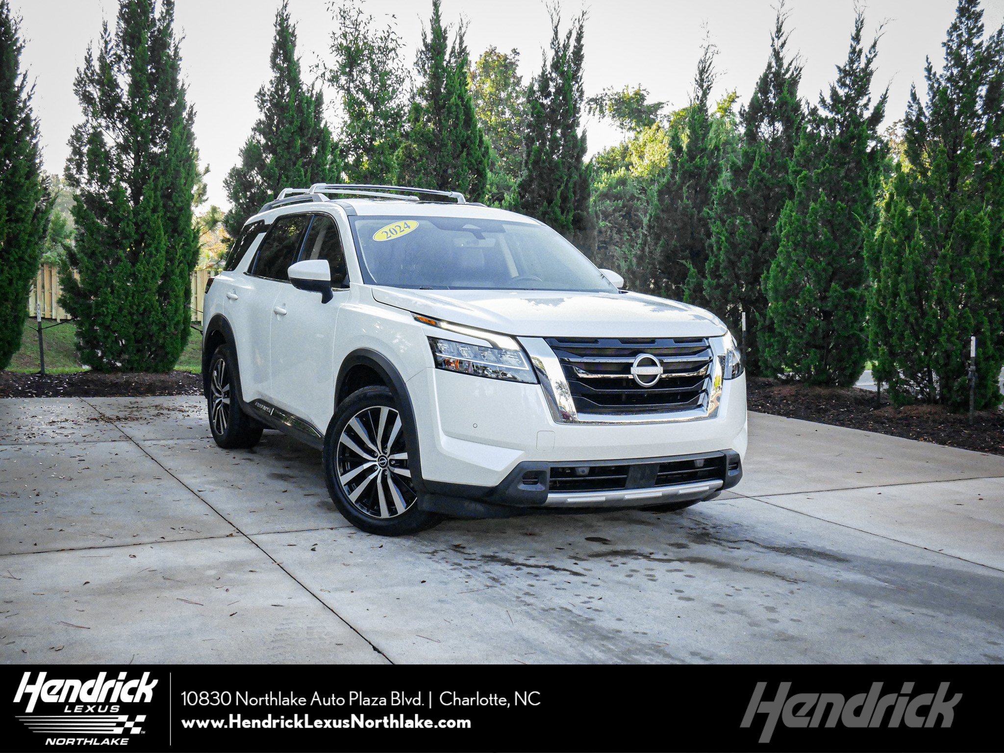 2024 Nissan Pathfinder Platinum's photo
