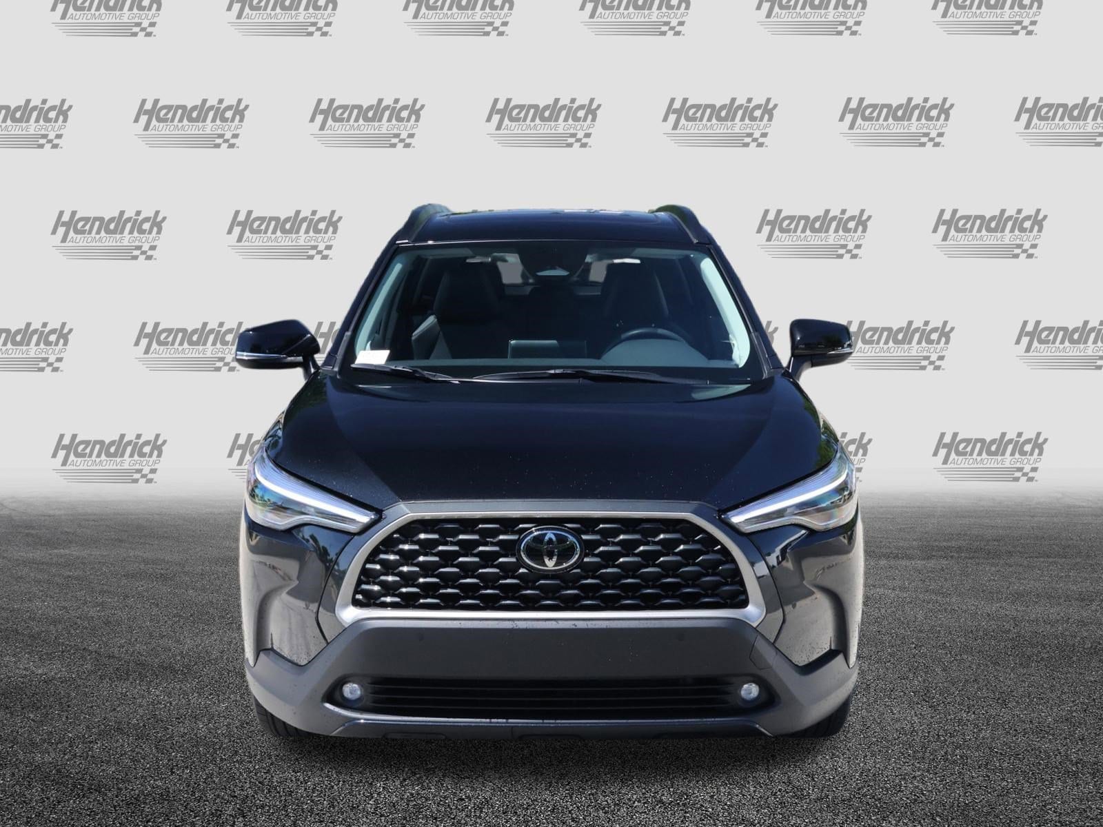 2023 Toyota Corolla Cross XLE photo 2