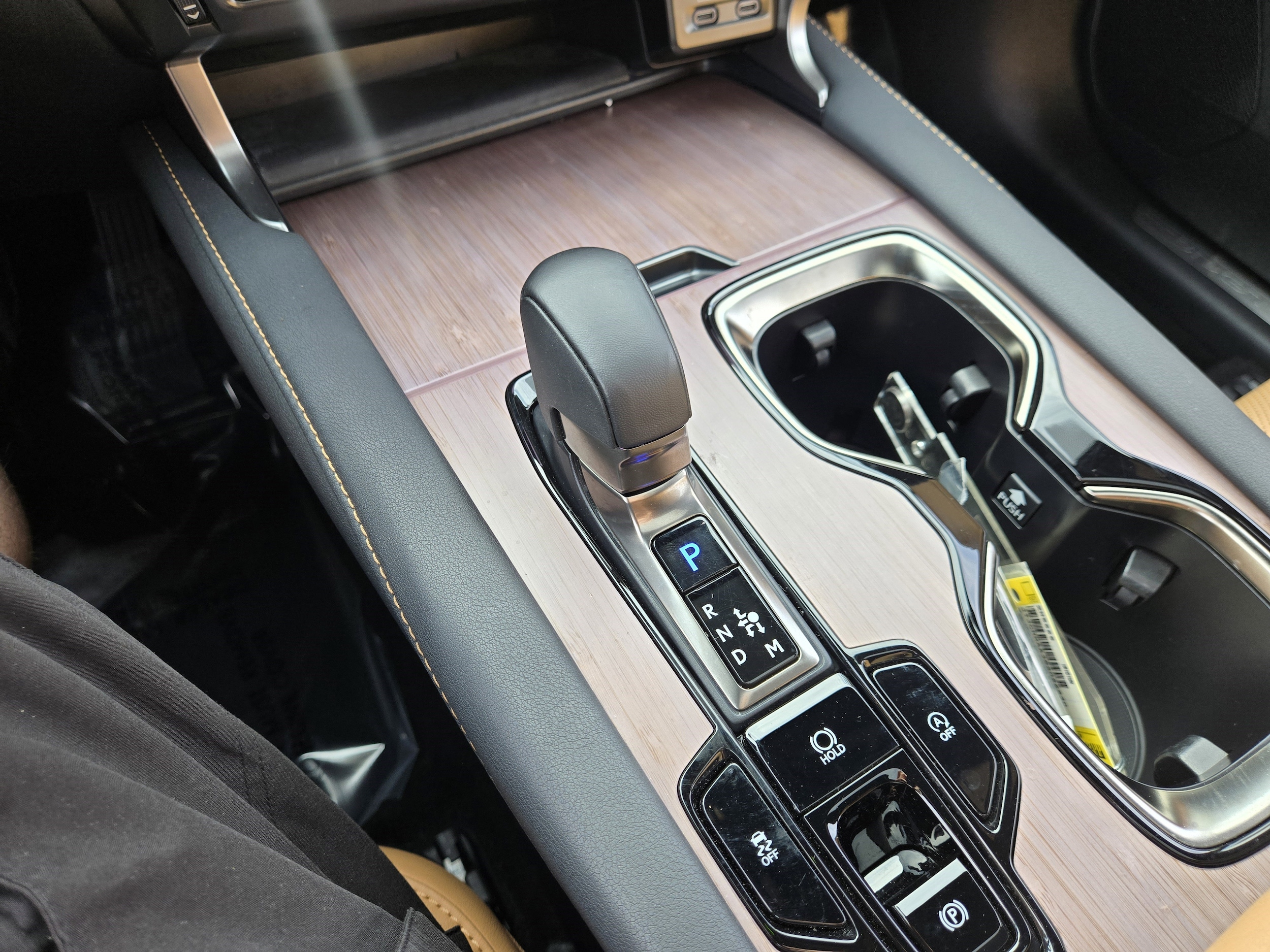 2025 Lexus RX 350 - Photo 23
