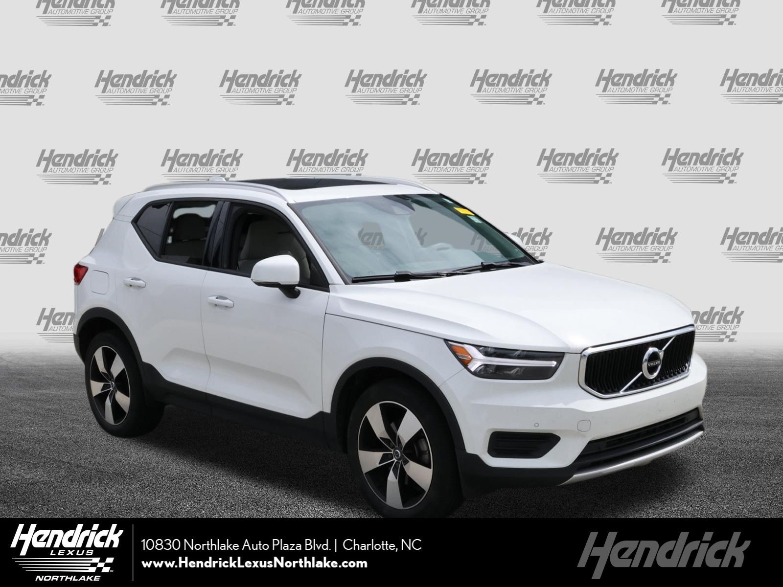2020 Volvo XC40 T5 Momentum AWD's photo