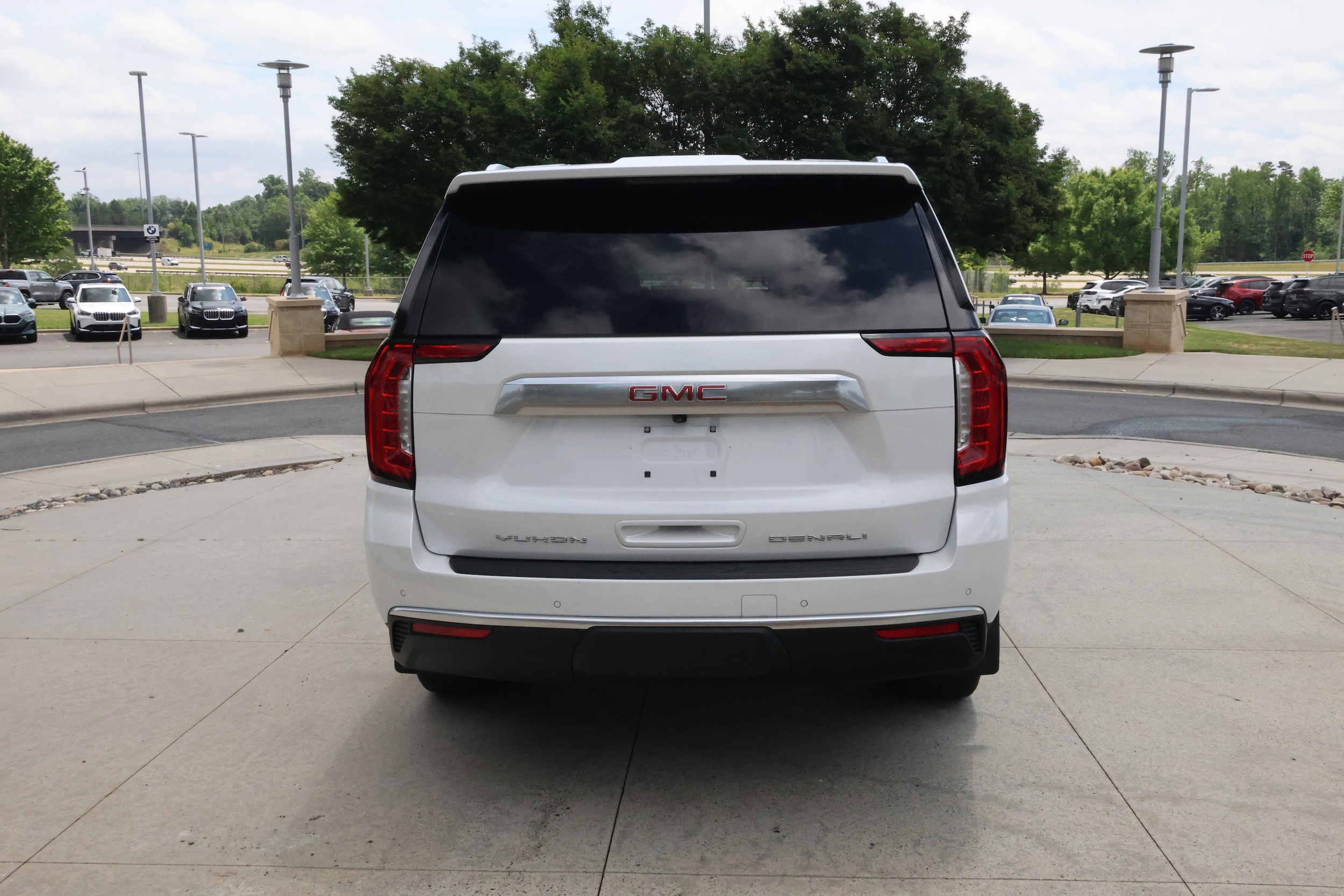 2023 GMC Yukon XL Denali photo 5