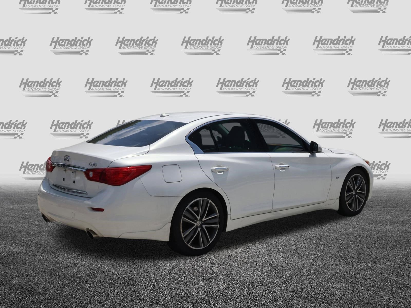 INFINITI Q50 Premium