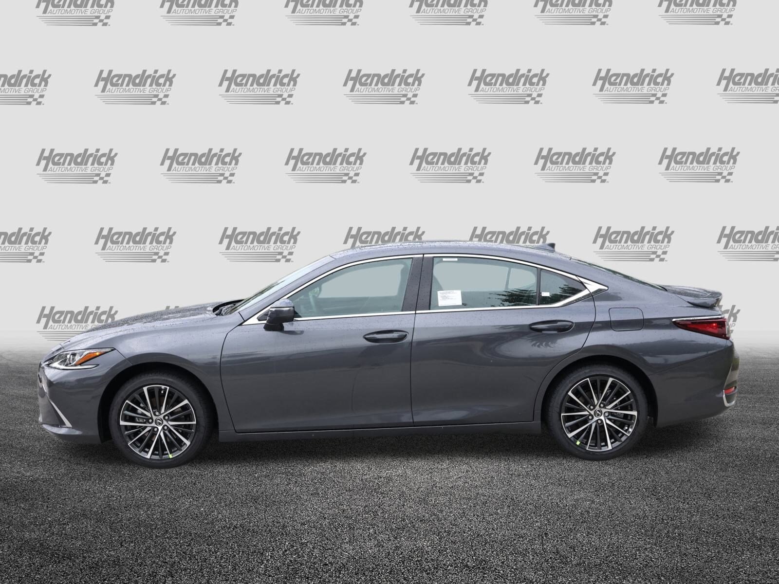2025 Lexus ES 300h photo 4