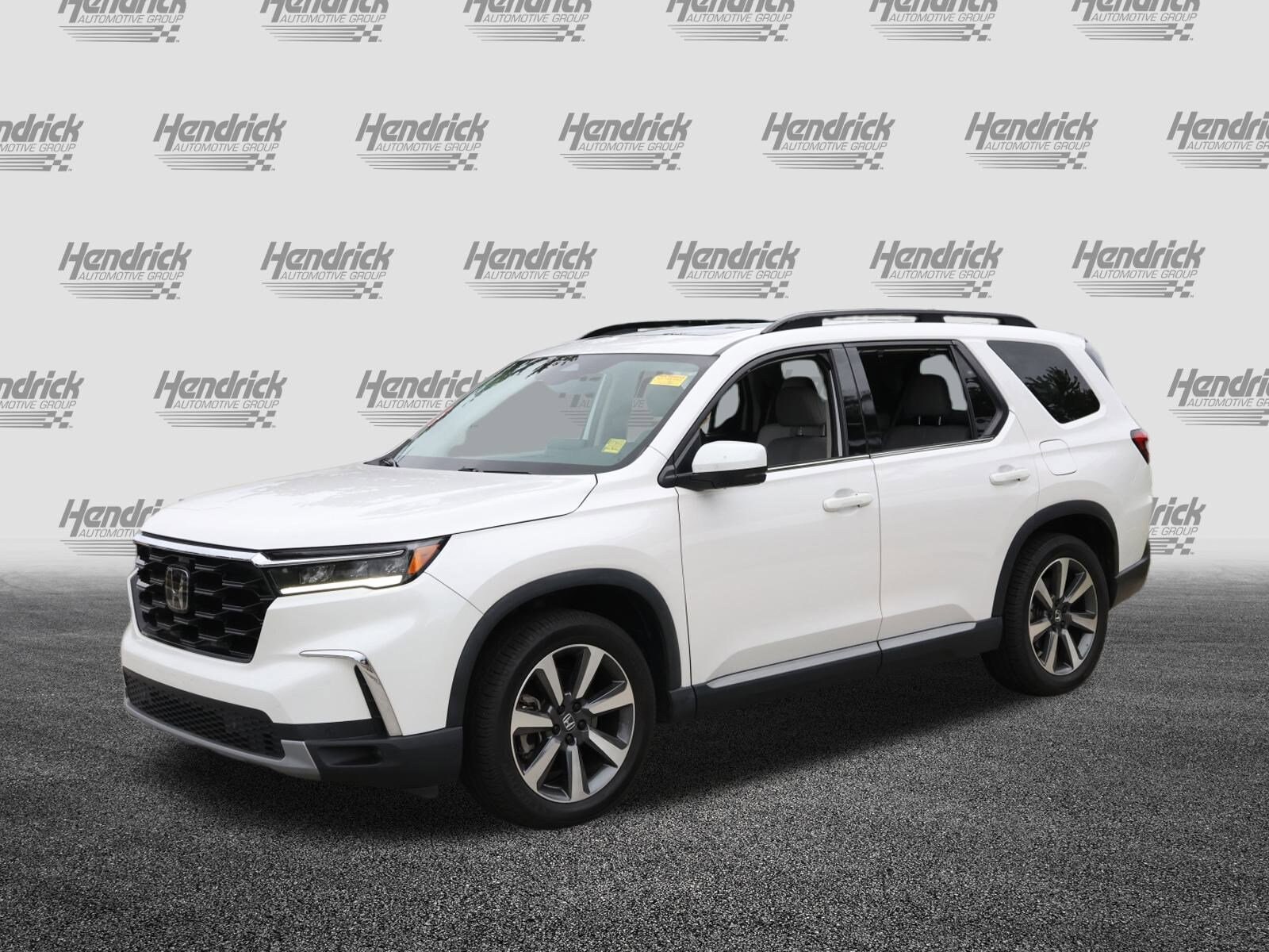 2023 Honda Pilot Touring photo 3