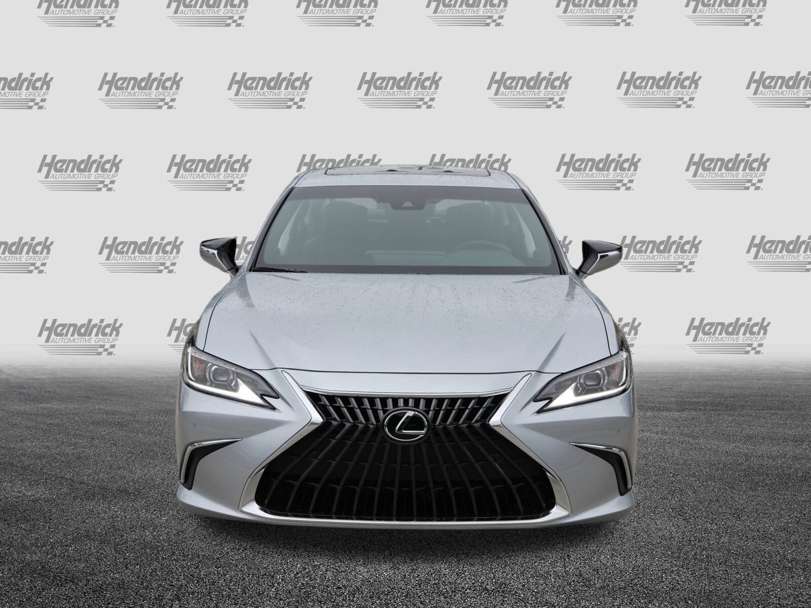 2025 Lexus ES 300h photo 2