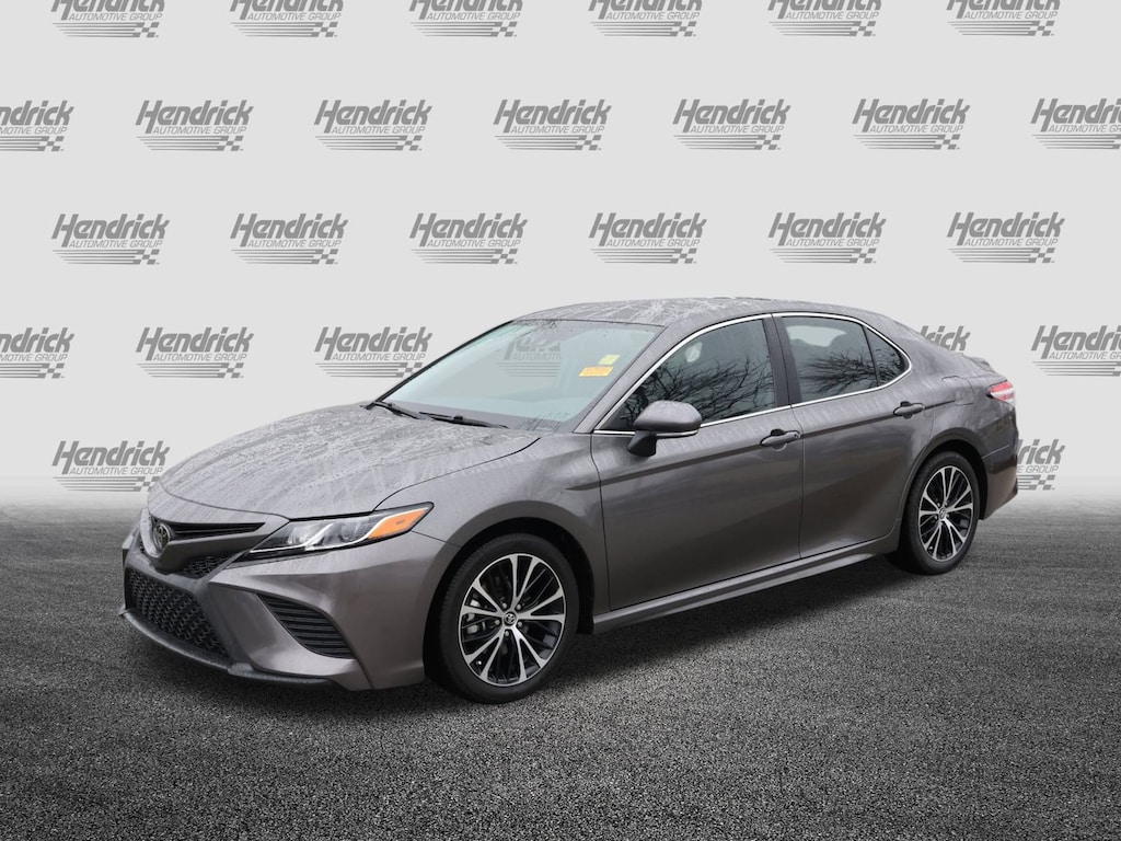 Used 2020 Toyota Camry SE Sedan